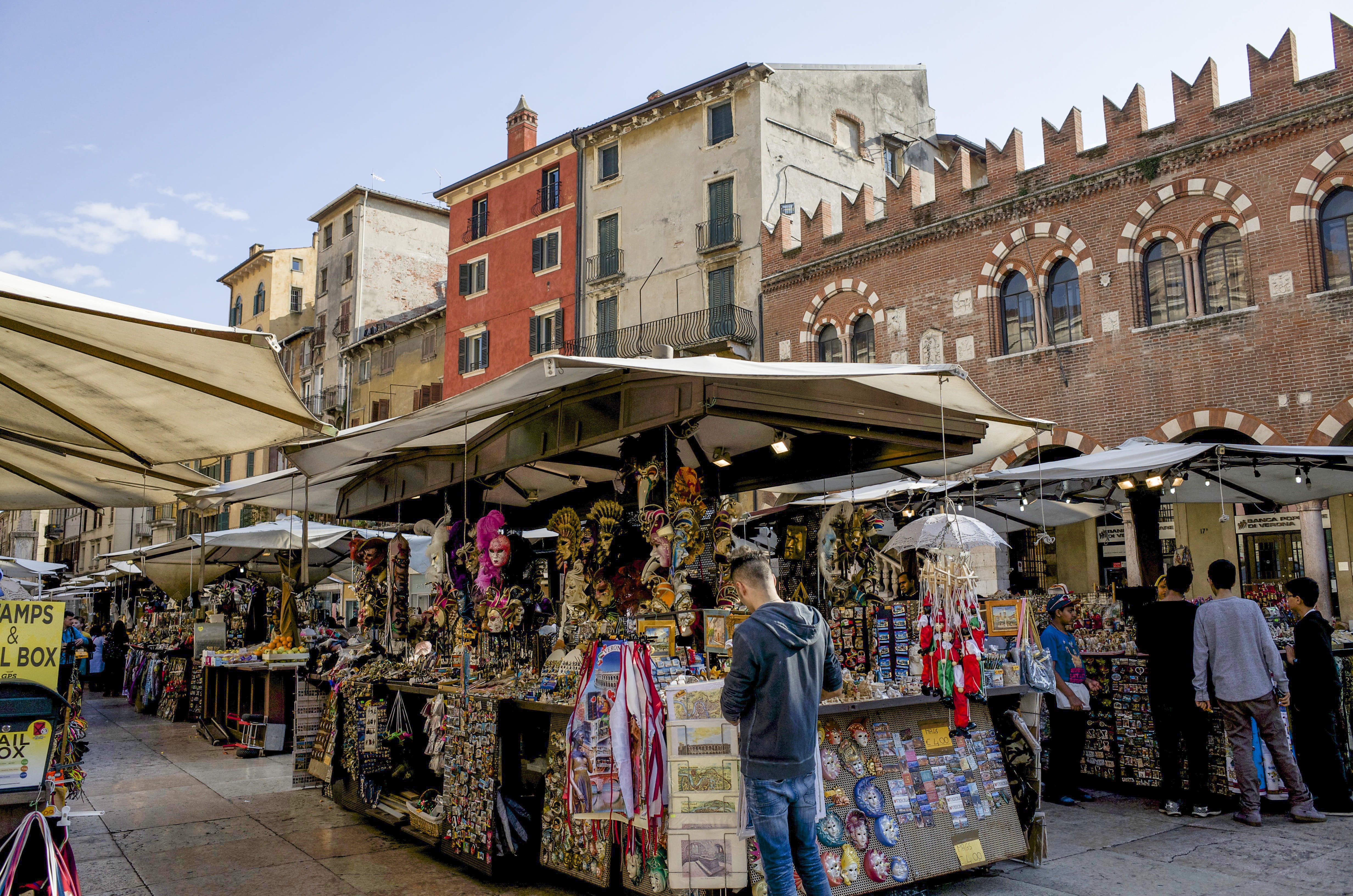 pavement, Booth, walking, street market, 4K, tourism, large group of people, commerce, daylight, sell, historical, holiday, town, real people, urban, colorful, HD Wallpaper