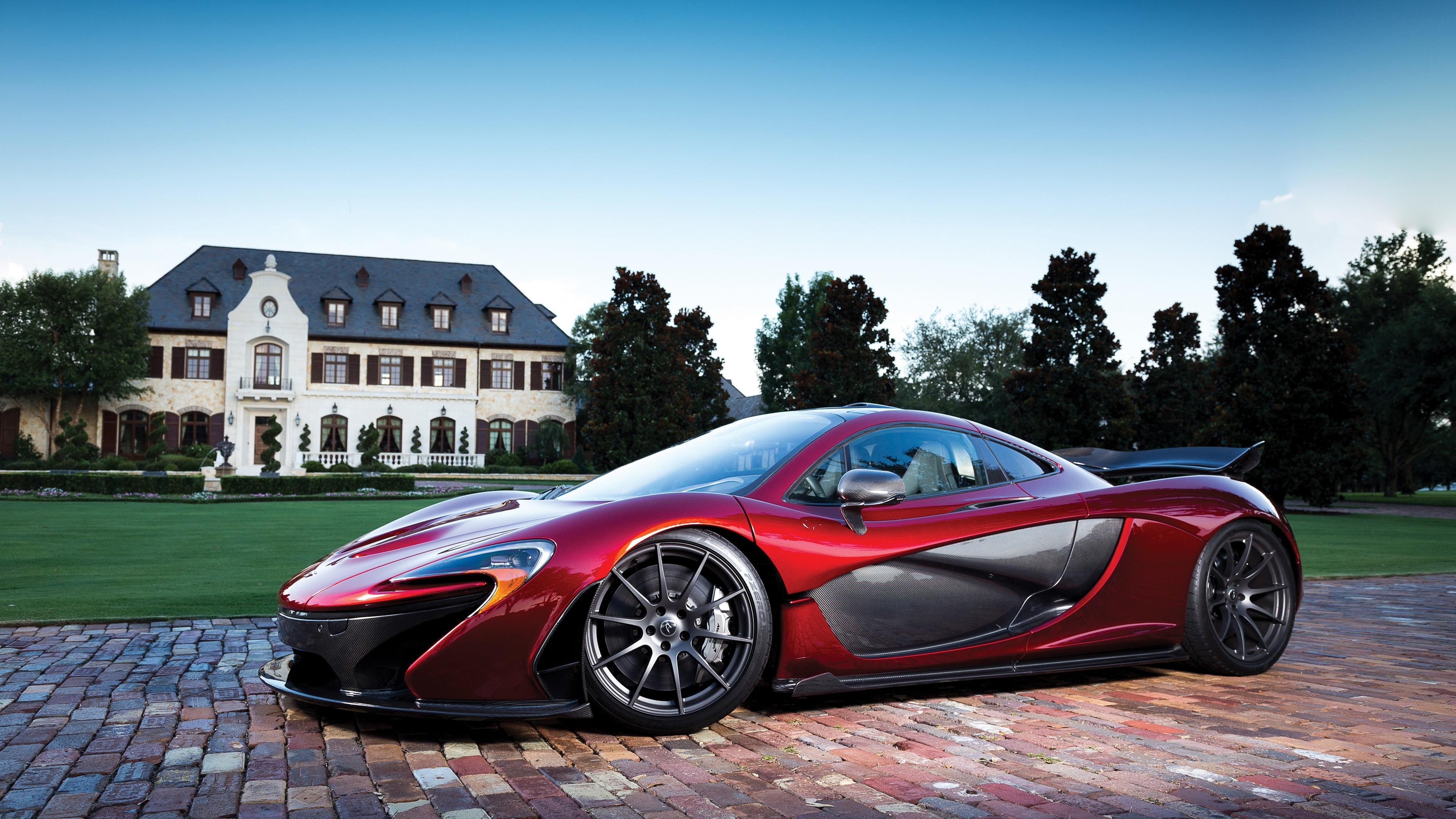 McLaren P1, building, wheel, transportation, McLaren, 4K, luxury, car, mode of transportation, retro styled, built structure, outdoors, architecture, plant, HD Wallpaper
