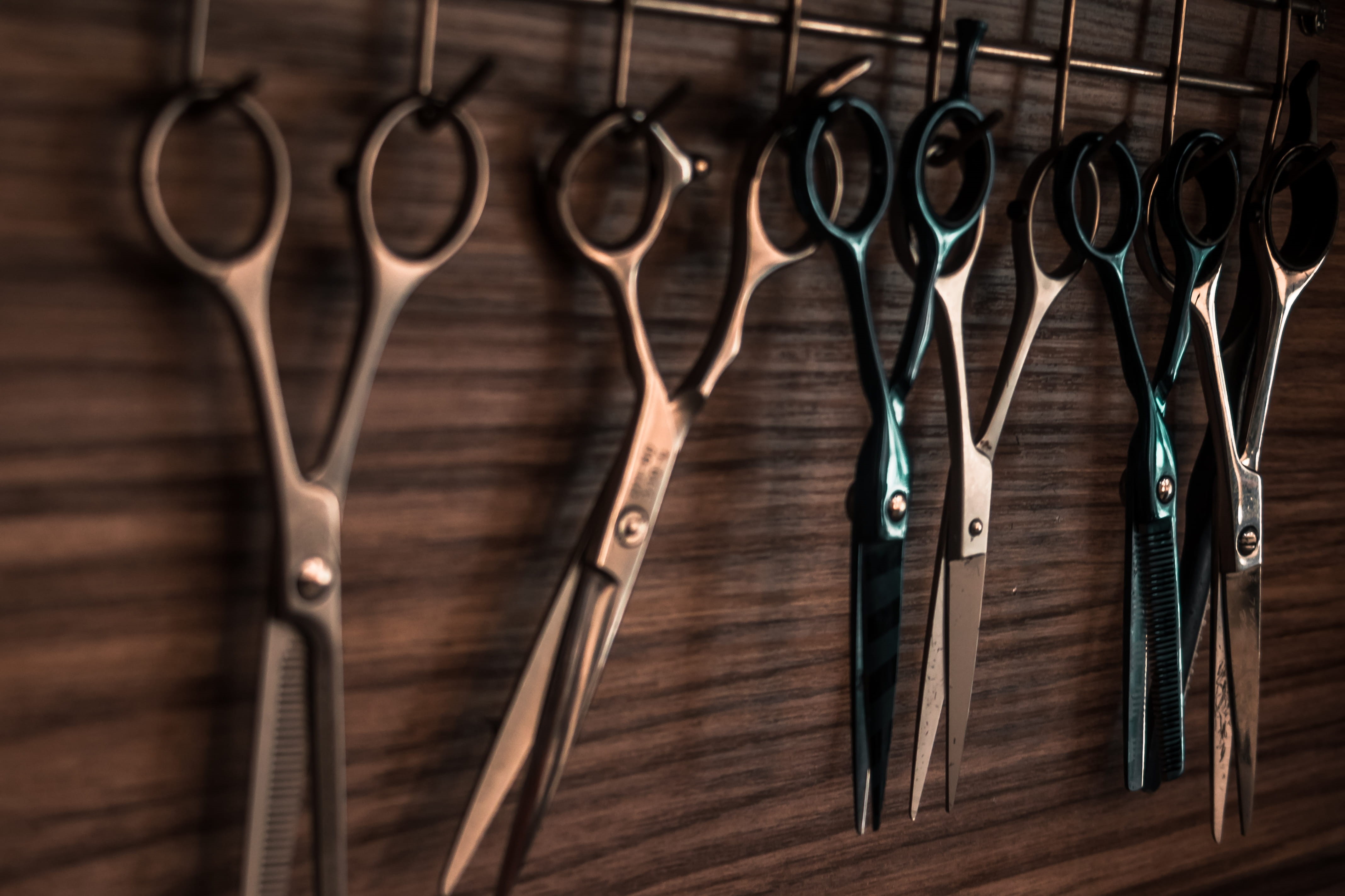 collection, antique, medium group of objects, shave, arrangement, kitchen utensil, wooden, barbershop, set, metal, several, blur, kit, haircut, hanging, HD Wallpaper