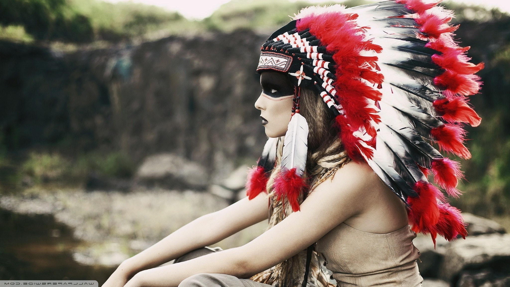 women, headdress, 1080P, beautiful woman, adult, focus on foreground, looking away, headwear, outdoors, real people, one person, native americans indian women headdress, HD Wallpaper