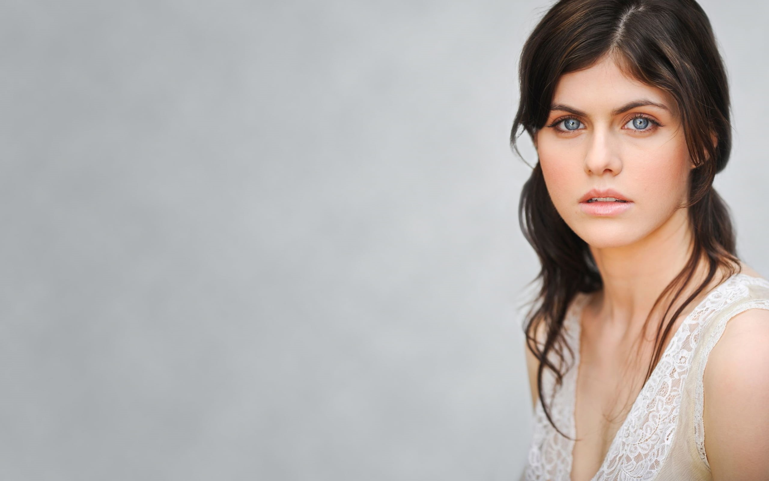 young adult, hairstyle, Alexandra Daddario, studio shot, women, brunette, adult, beautiful woman, headshot, brown hair, 2K, indoors, portrait, long hair, HD Wallpaper