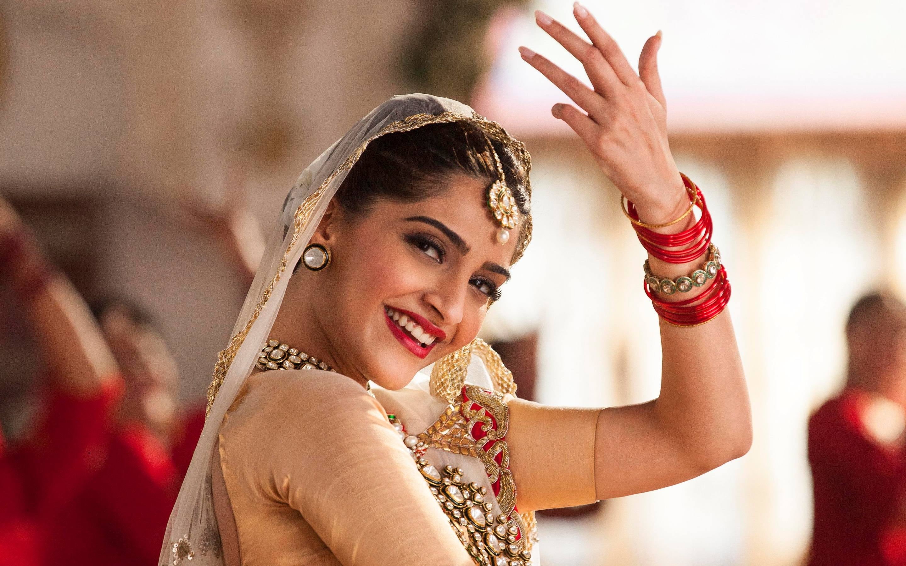 adult, happiness, human limb, looking at camera, human arm, hairstyle, Sonam Kapoor, hijab, smiling, smile, sonam, arms raised, young women, headdress, HD Wallpaper