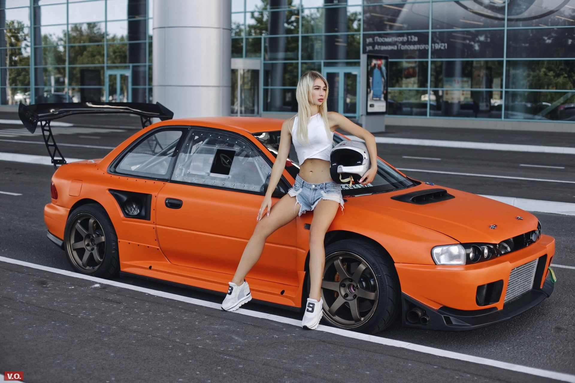 jean shorts, transportation, 1080P, belly, sneakers, car, looking away, motor vehicle, mode of transportation, building exterior, one person, built structure, HD Wallpaper