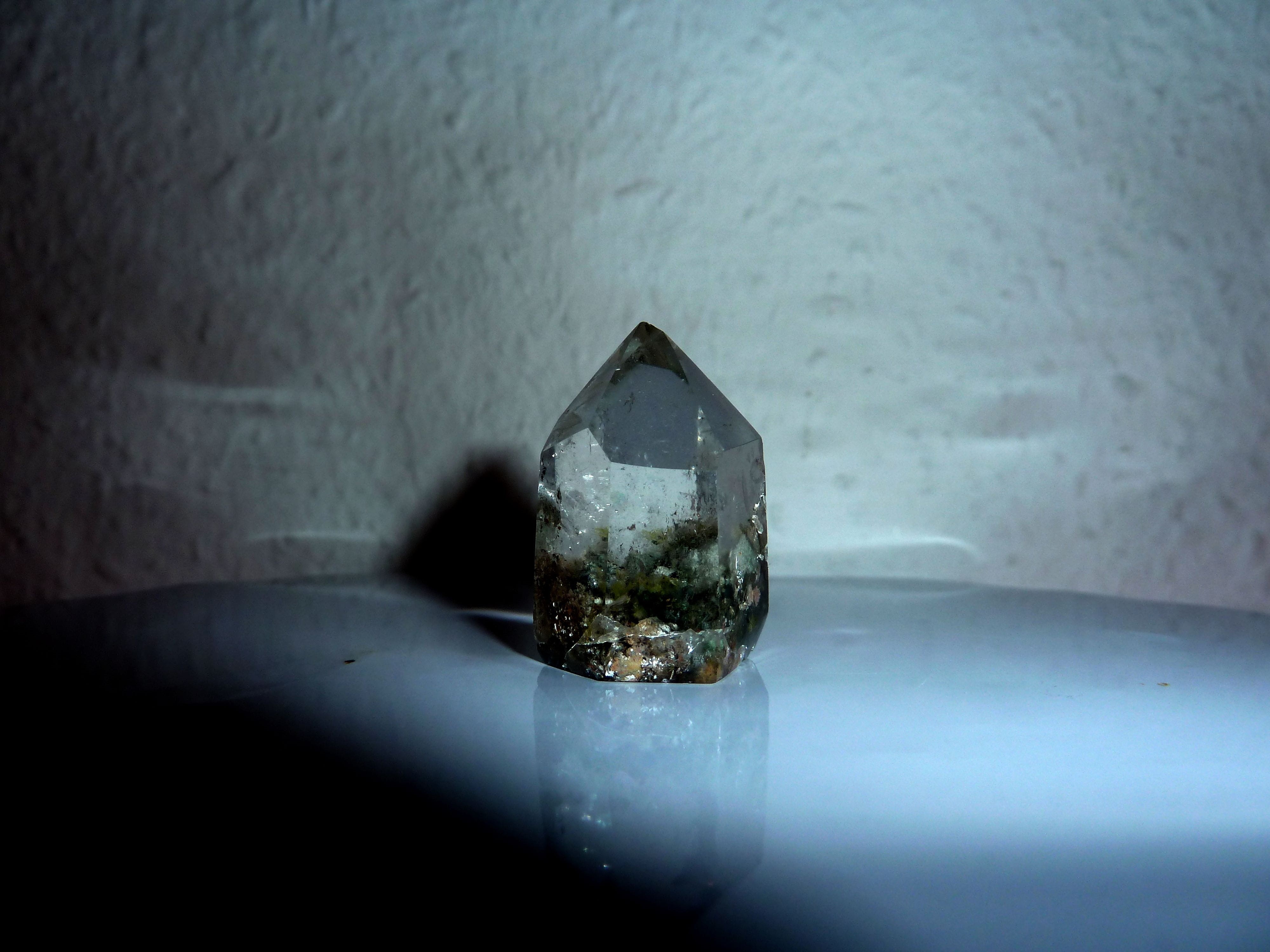 healing stone, selective focus, semi precious stone, decorate, single object, 4K, reflection, translucent, still life, late, stone, gem, shimmer, close-up, HD Wallpaper