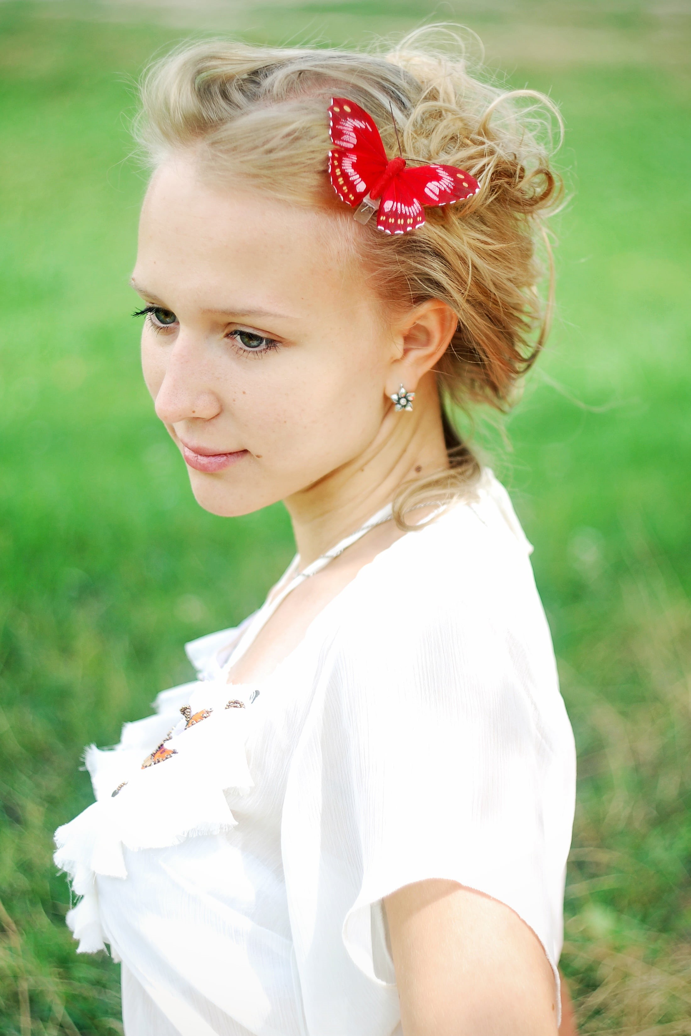 beauty, smile, lifestyles, outdoors, tenderness, grass, summer, person, white, blond Hair, view, hairstyle, cute, hair, young, happiness, beautiful woman, Phone HD Wallpaper