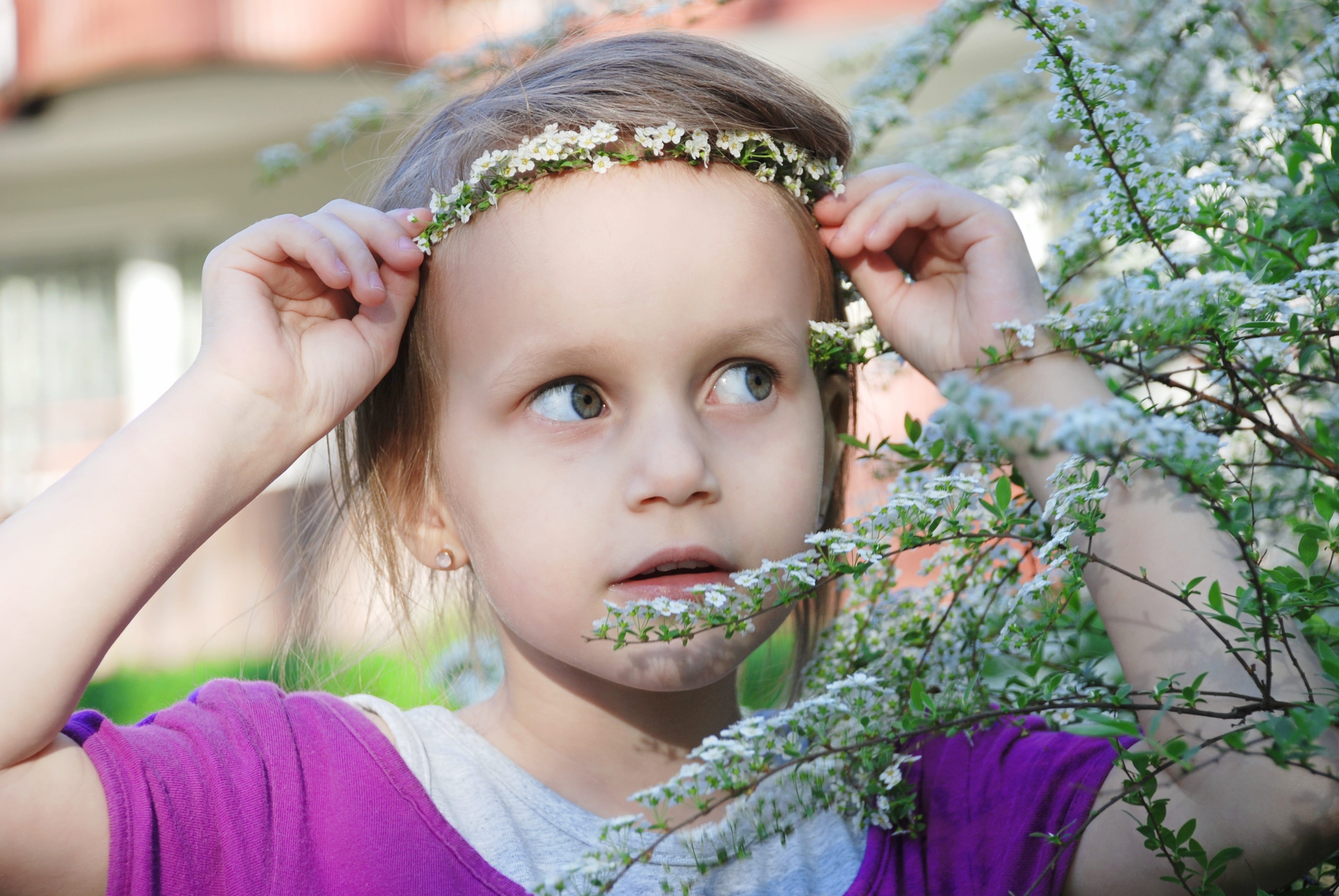 wreath, body part, baby, one, top, innocence, big eyes, beauty, holding, lovely, child, flower, childhood, close-up, girls, fashion, in the park, emotions, HD Wallpaper