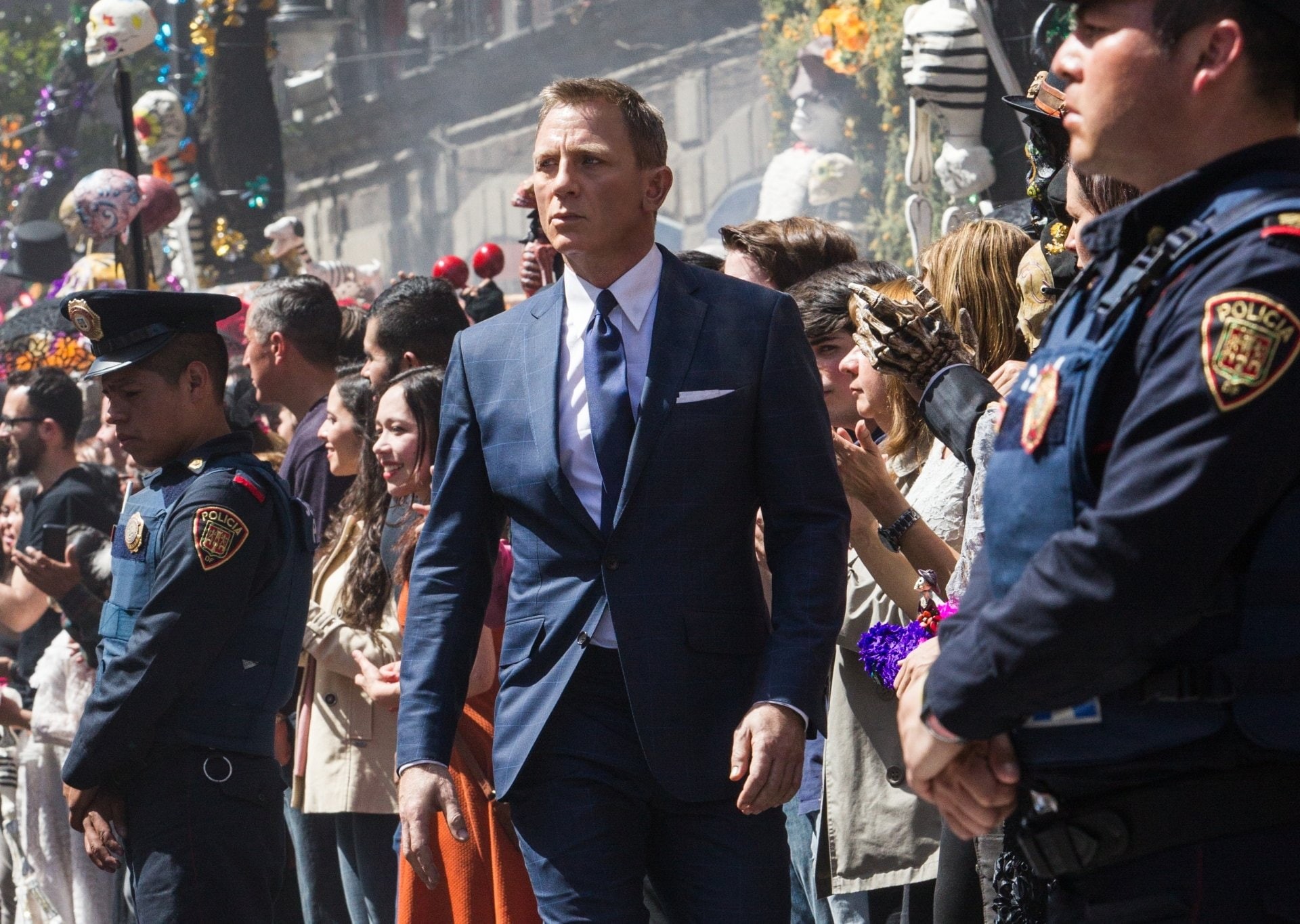 group of people, architecture, Movie, day, James Bond, crowd, 1080P, emotion, standing, watching, real people, Spectre (Movie), young adult, Spectre, women, HD Wallpaper