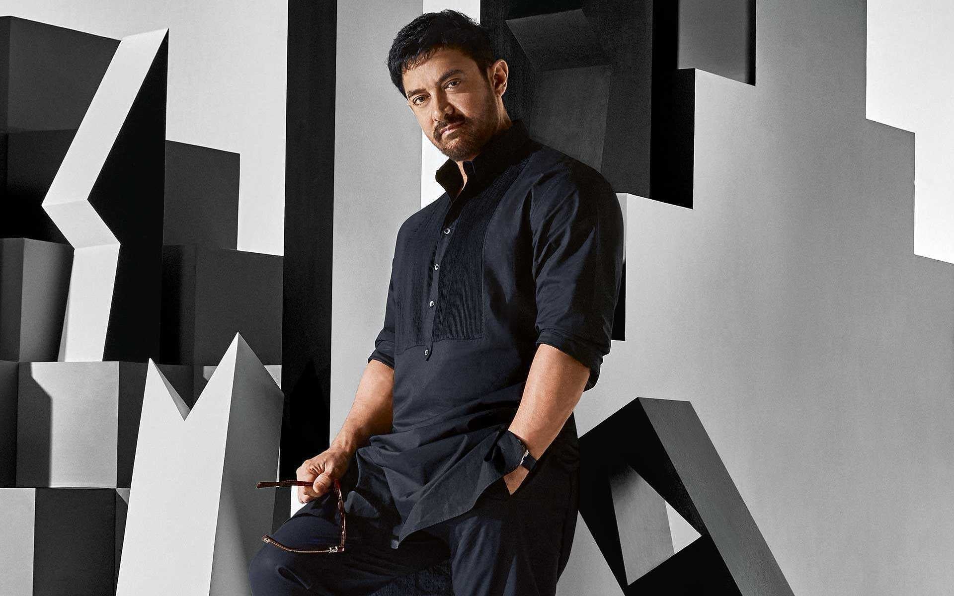mid adult men, portrait, young adult, celebrity, s, three quarter length, real people, button, standing, Aamir Khan, holding, wall - building feature, shirt, HD Wallpaper