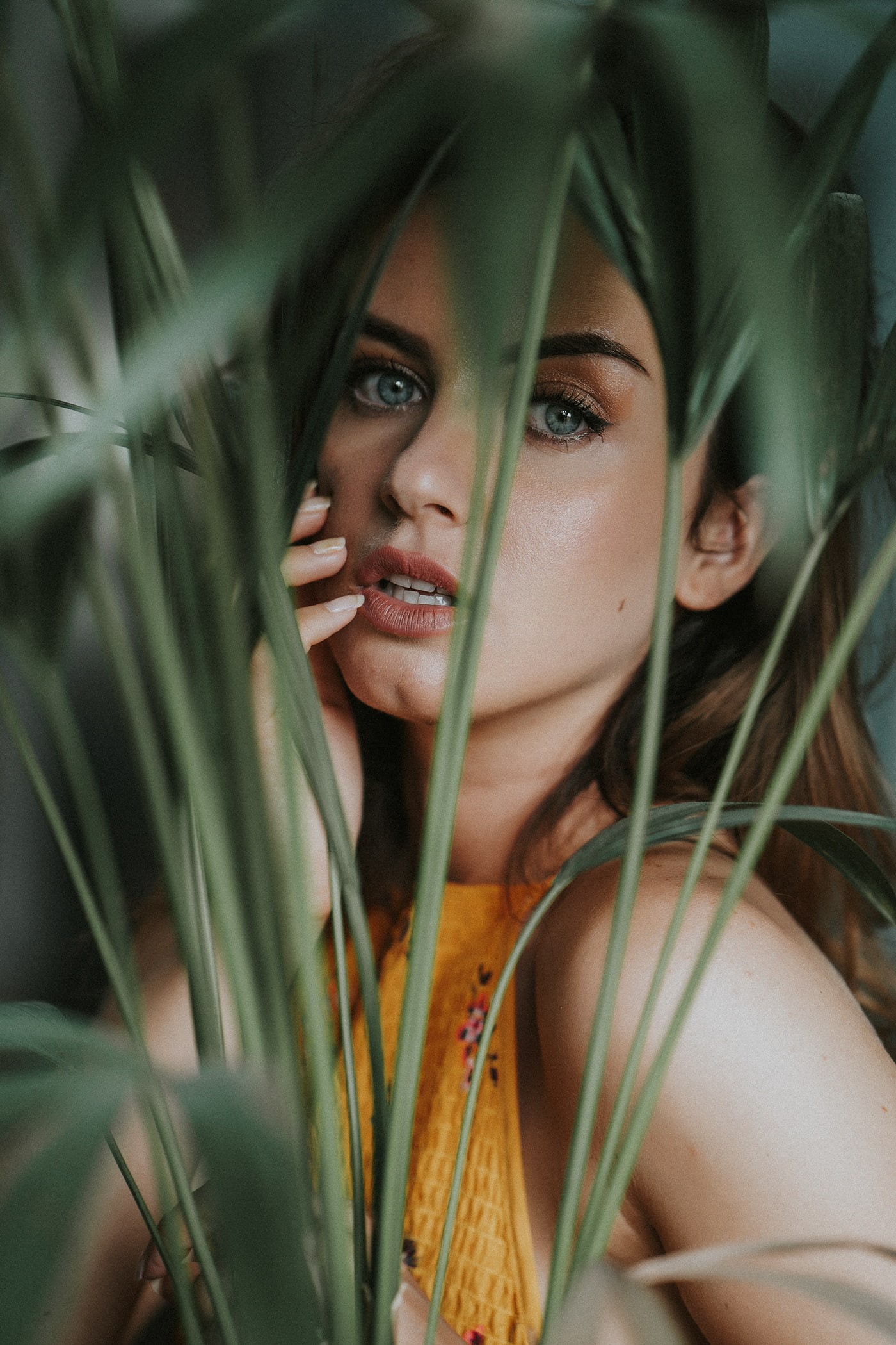 1080P, model, women, Aurela Skandaj, Phone HD Wallpaper