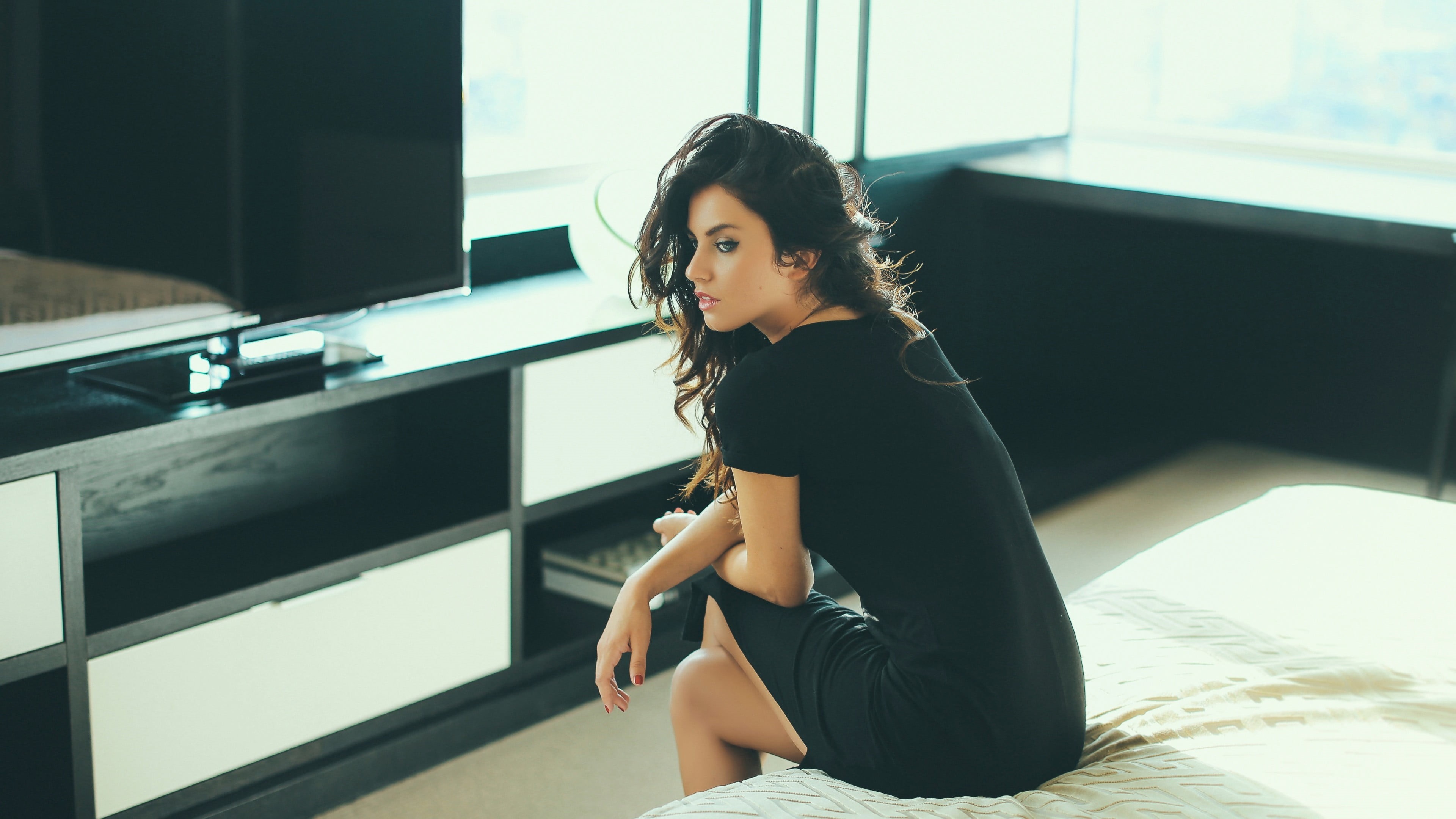 three quarter length, Aurela Skandaj, 4K, leisure activity, one person, furniture, young women, long hair, indoors, sitting, sunlight, hairstyle, women, HD Wallpaper