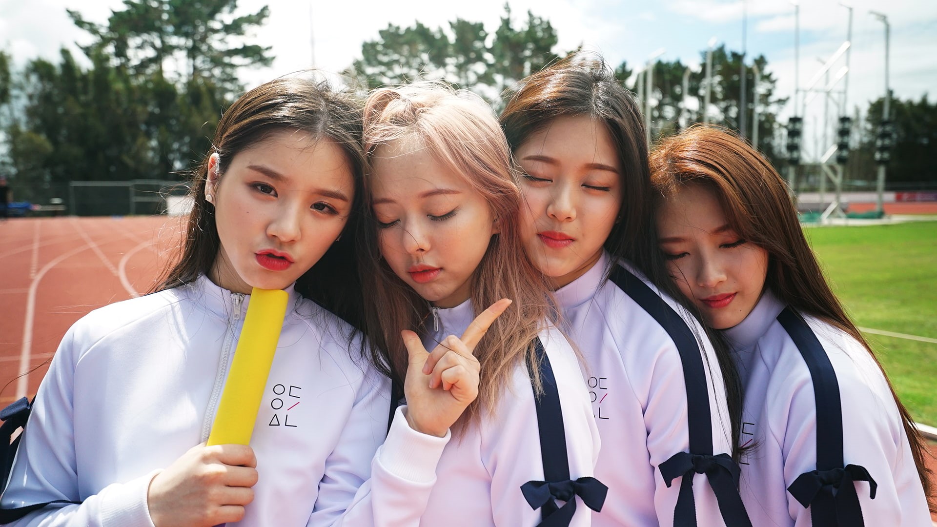 tracksuit, K-pop, group of people, HyunJin, leisure activity, women, day, HaSeul, childhood, girls, standing, 1080P, Heejin, teenager, Asian, front view, HD Wallpaper