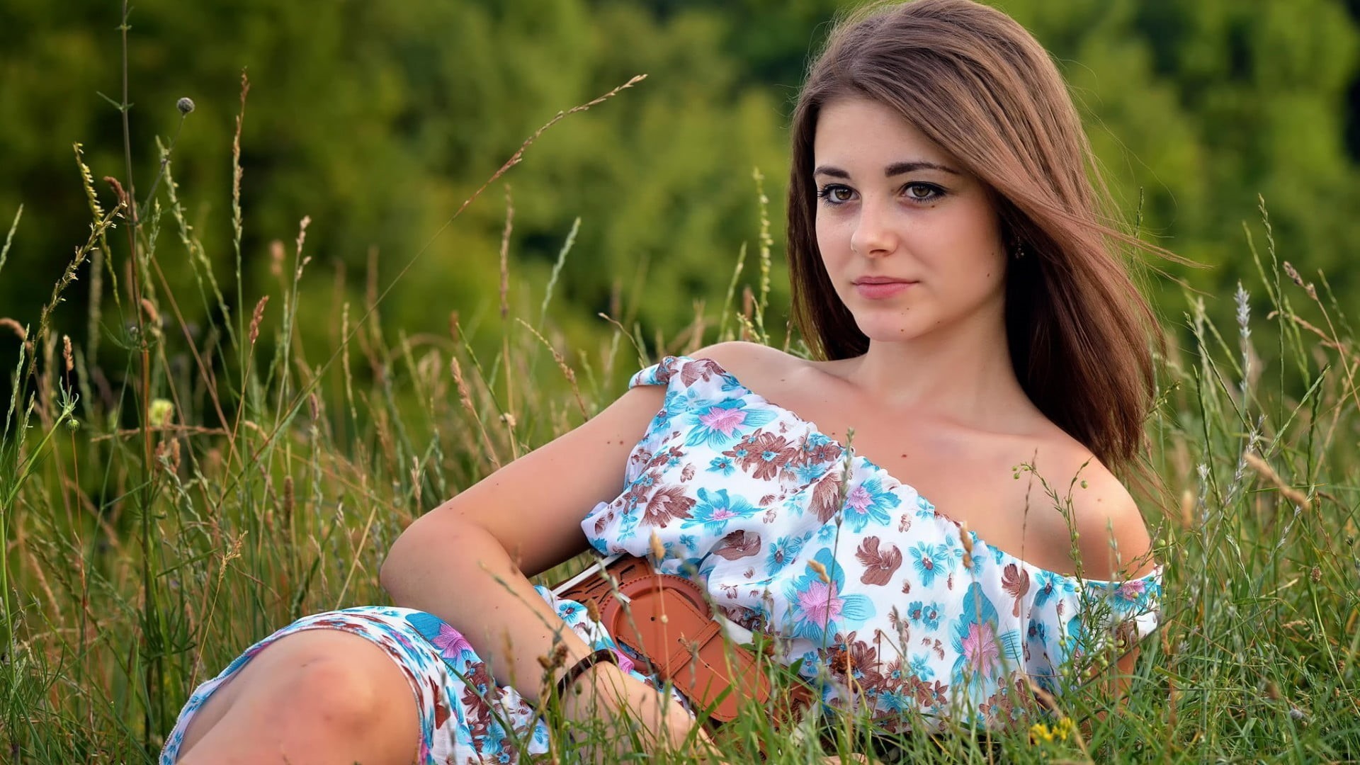blue, shoulder, smiling, young adult, bare shoulders, lifestyles, floral pattern, outdoors, Dana Kareglazaya, hairstyle, field, grass, white, one person, HD Wallpaper
