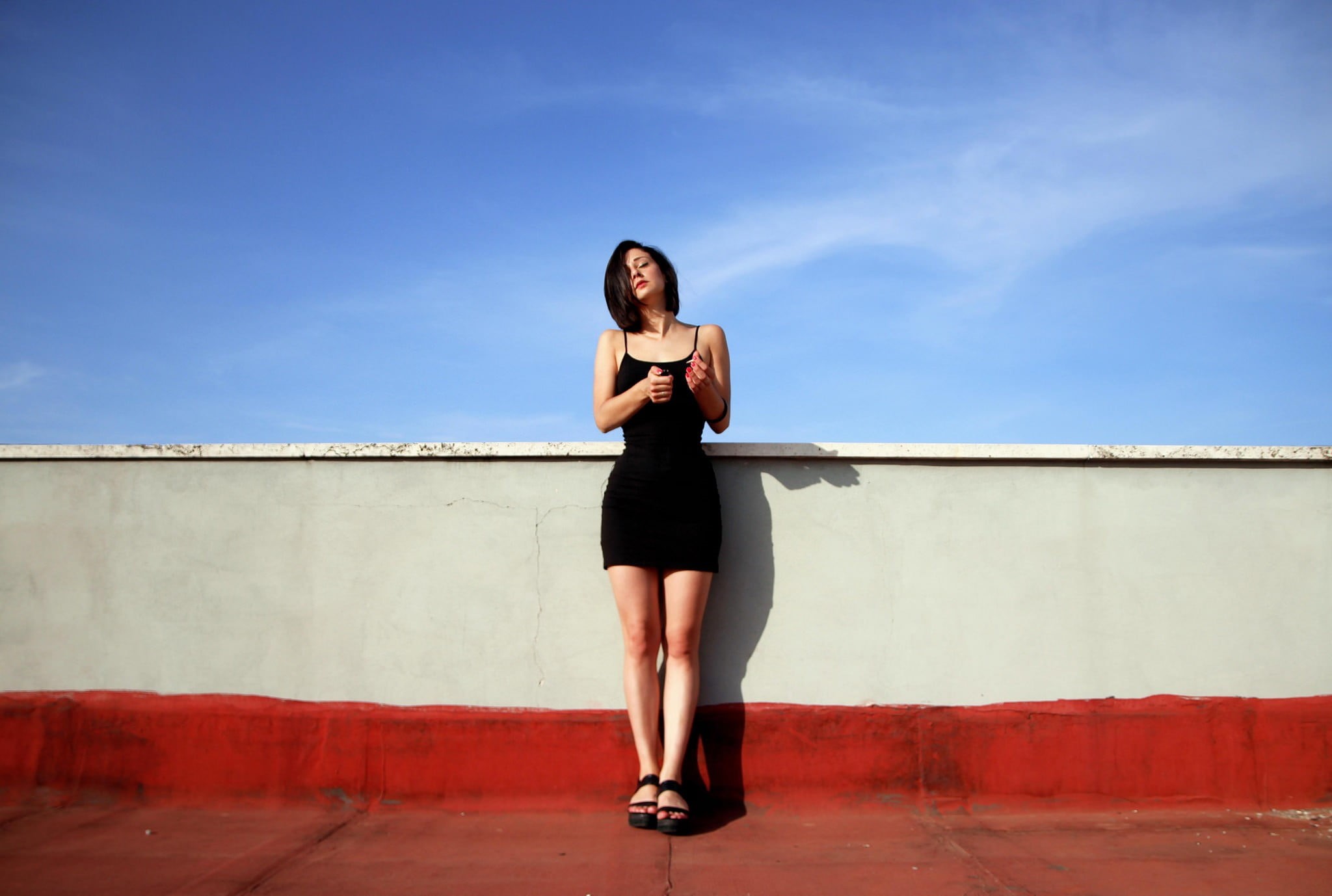 spaghetti, standing, outdoors, dress, casual clothing, shoe, one person, black, sky, lighter, s, lifestyles, clear sky, day, cigarettes, model, legs, toes, HD Wallpaper