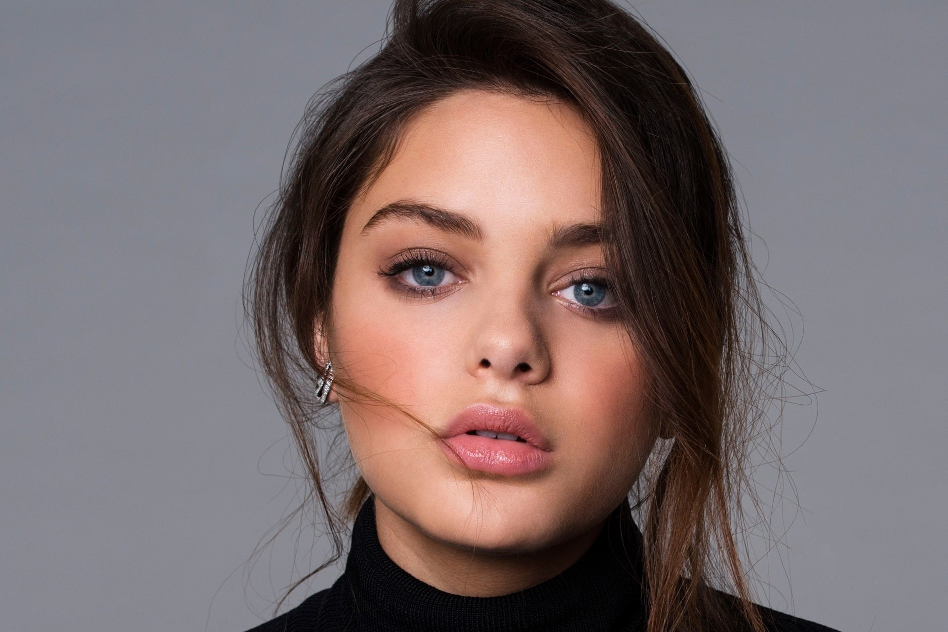 contemplation, indoors, body part, fashion, hair, odeya rush computer  desktop background, young adult, hairstyle, beautiful woman, gray, human body part, HD Wallpaper