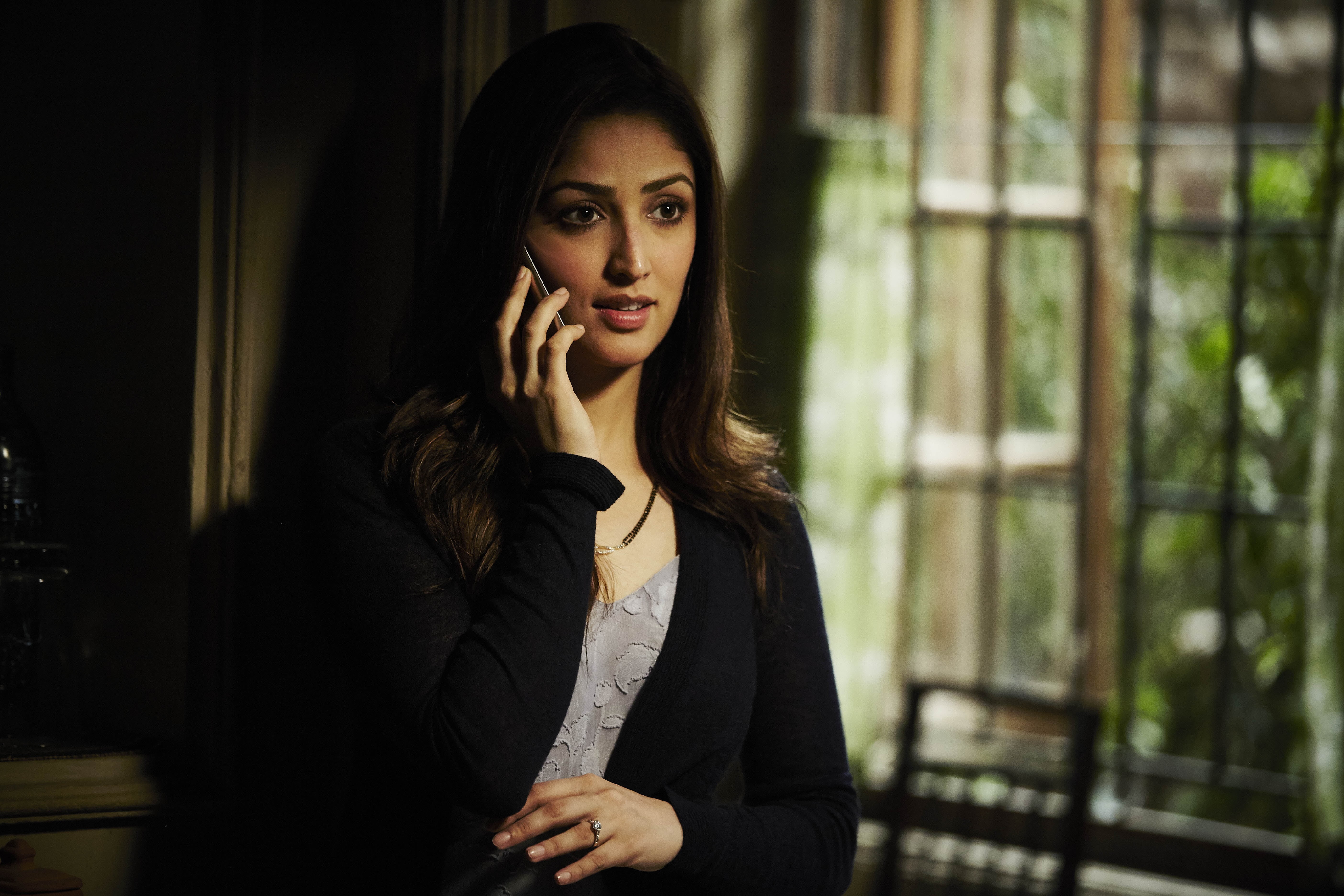 portrait, stills, hairstyle, bollywood, s, Female Celebrities, young adult, telephone, using phone, standing, long hair, focus on foreground, women, young women, HD Wallpaper