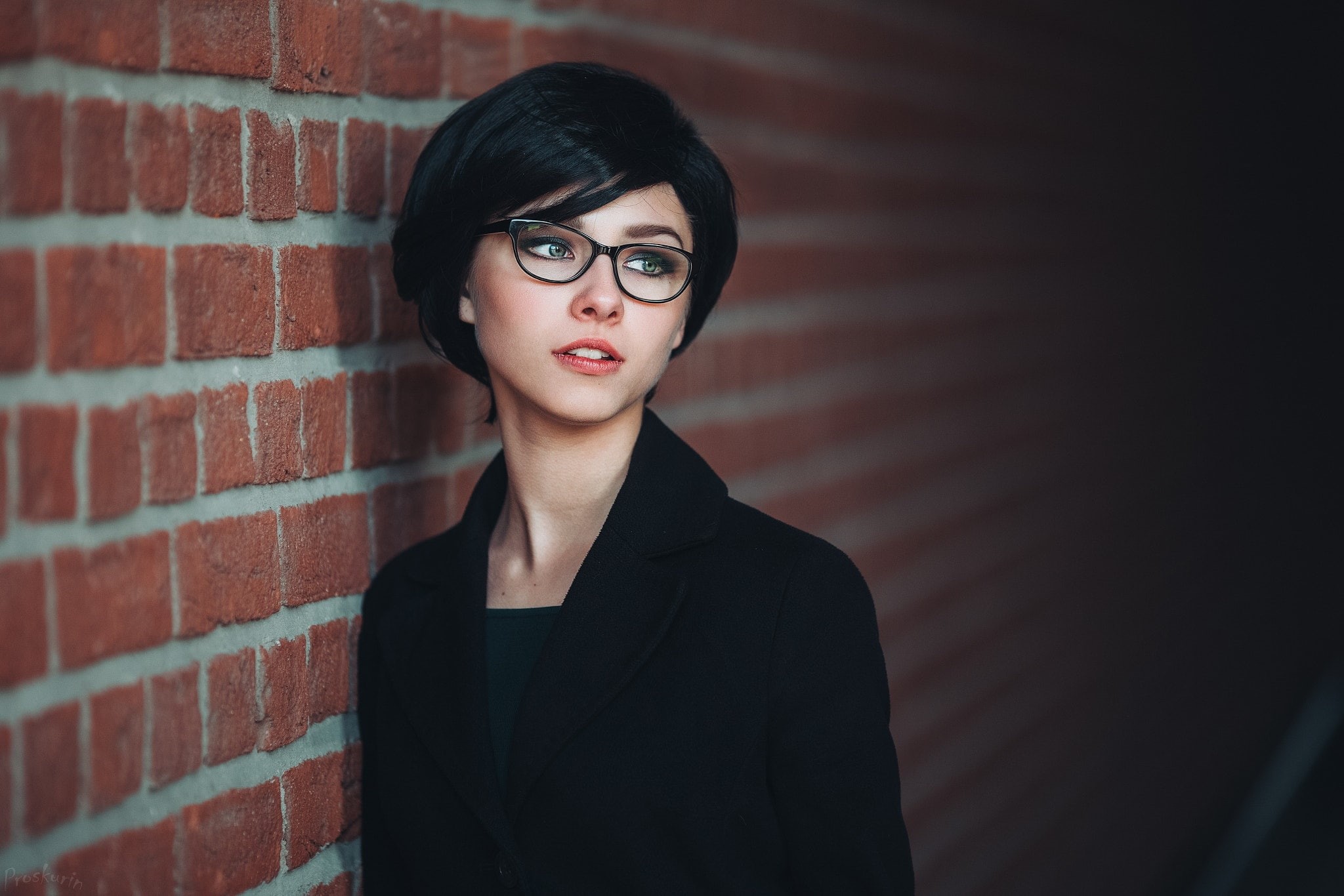 1080P, portrait, Alice Tarasenko, glasses, bricks, looking away, wall, women, HD Wallpaper