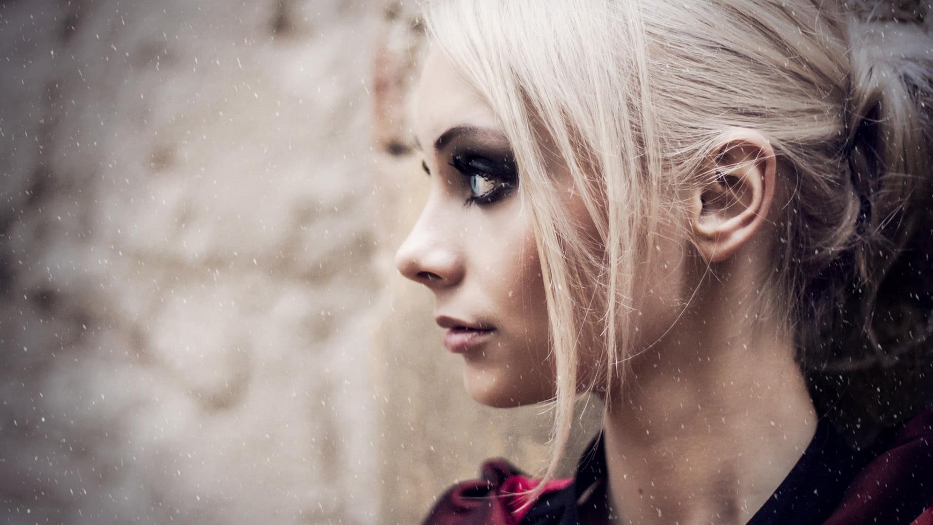 hair, headshot, make-up, 1080P, blonde, looking, beautiful woman, adult, blond hair, young women, hairstyle, close-up, snowing, platinum blonde, young adult, HD Wallpaper