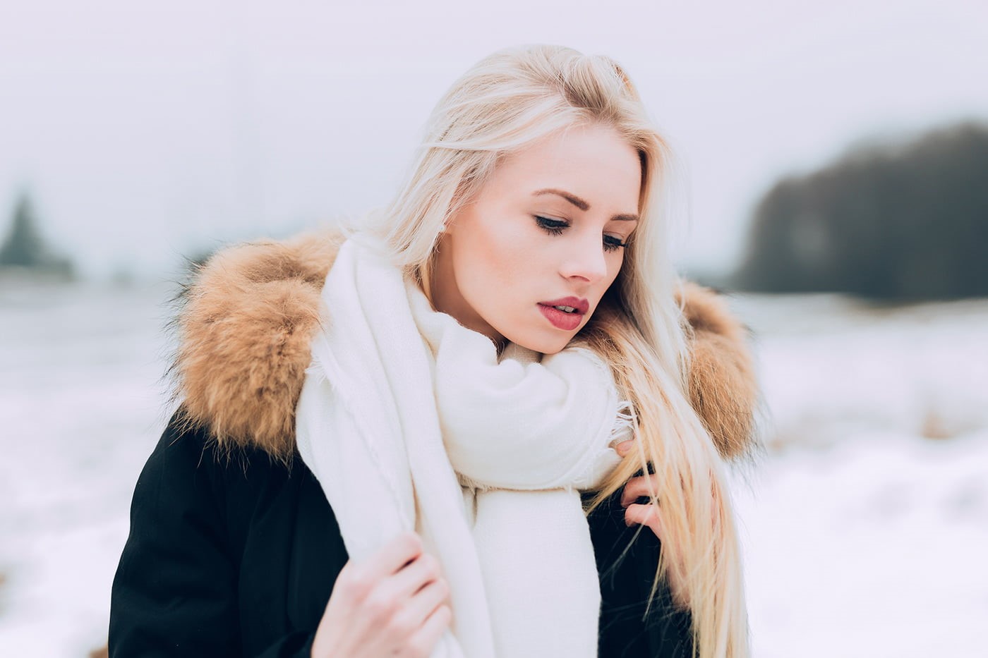 women outdoors, blonde, winter, hair, blond hair, warm clothing, fur, clothing, real people, young adult, fashion, beauty, cold temperature, women, outdoors, HD Wallpaper
