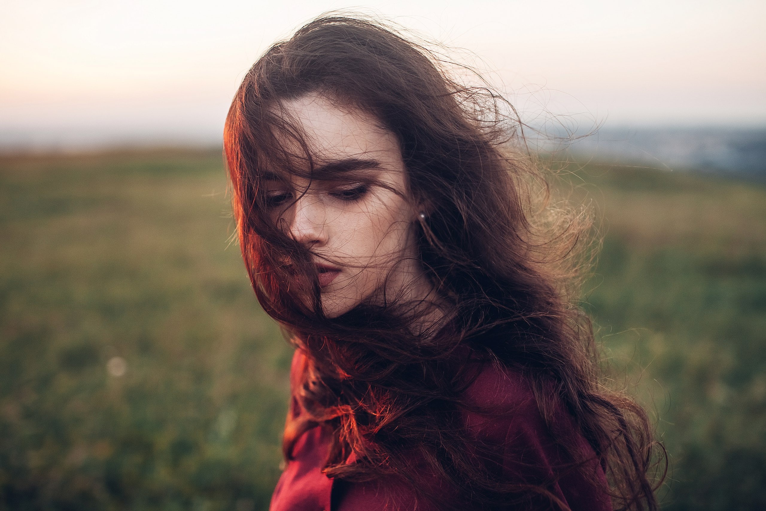2K, women outdoors, pearl earrings, portrait, women, hair in face, model, windy, brunette, HD Wallpaper
