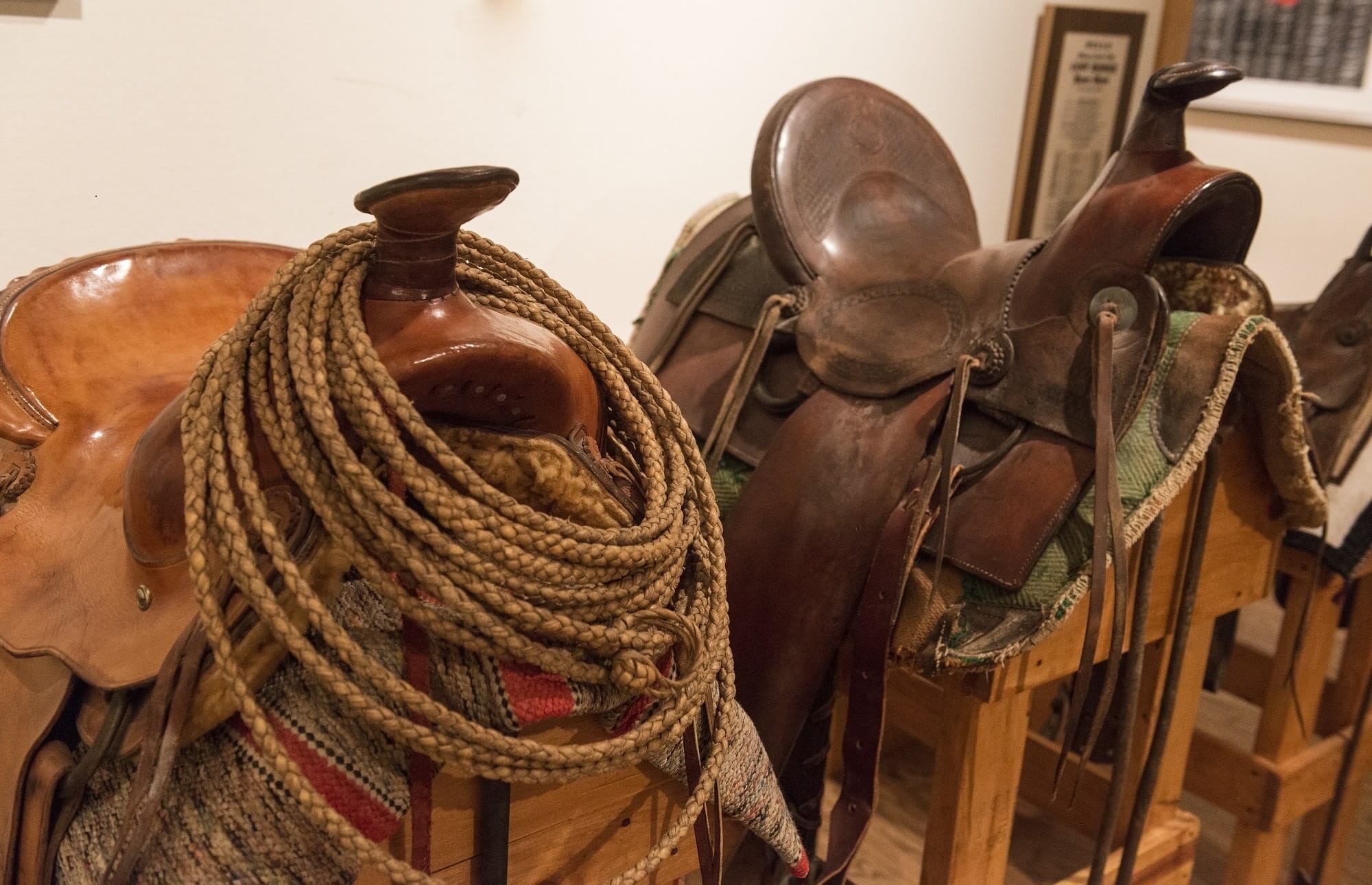 leather, horse, pomel, pair, close-up, high angle view, 1080P, lasso, boot, still life, western, hat, horn, art and craft, stirrup, personal accessory, HD Wallpaper