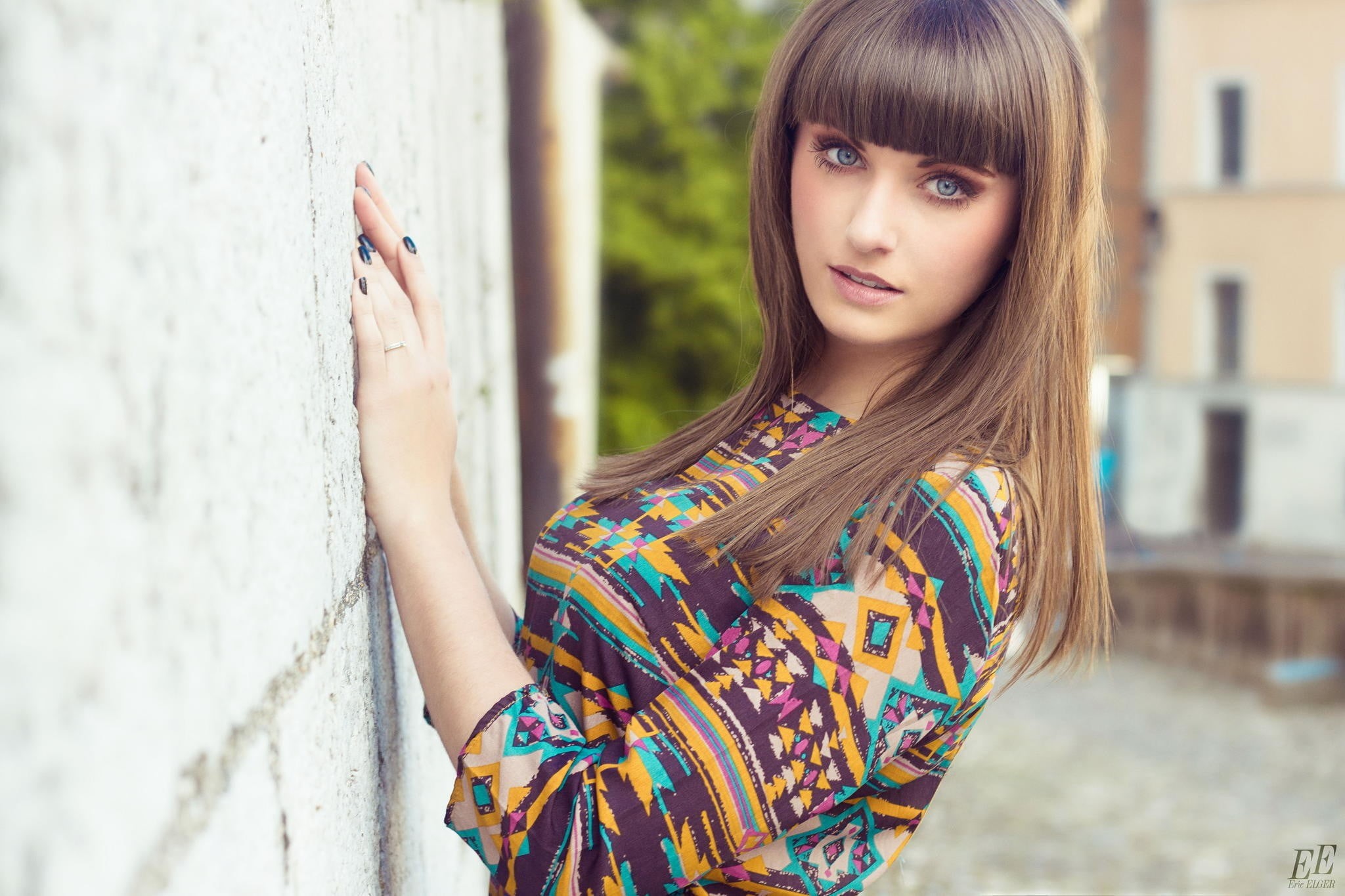 wall - building feature, Public, teenager, standing, lifestyles, day, looking at viewer, blue eyes, beautiful woman, 1080P, black nails, portrait, model, HD Wallpaper