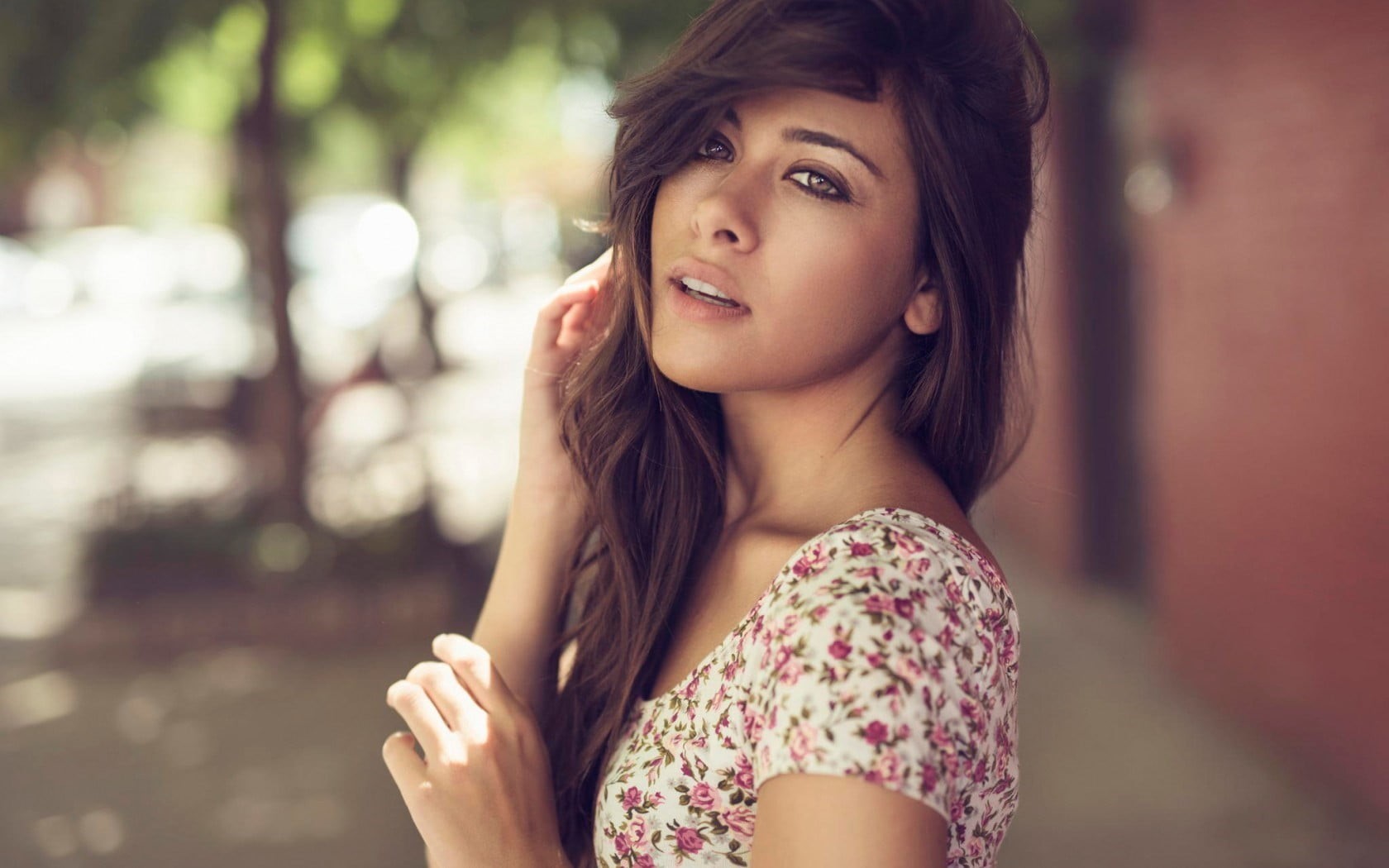 part Of, scoop, sitting, photography, confidence, shirt, cute, summer, portrait, enjoyment, young Women, human Face, 720P, day, looking at viewer, beautiful People, HD Wallpaper