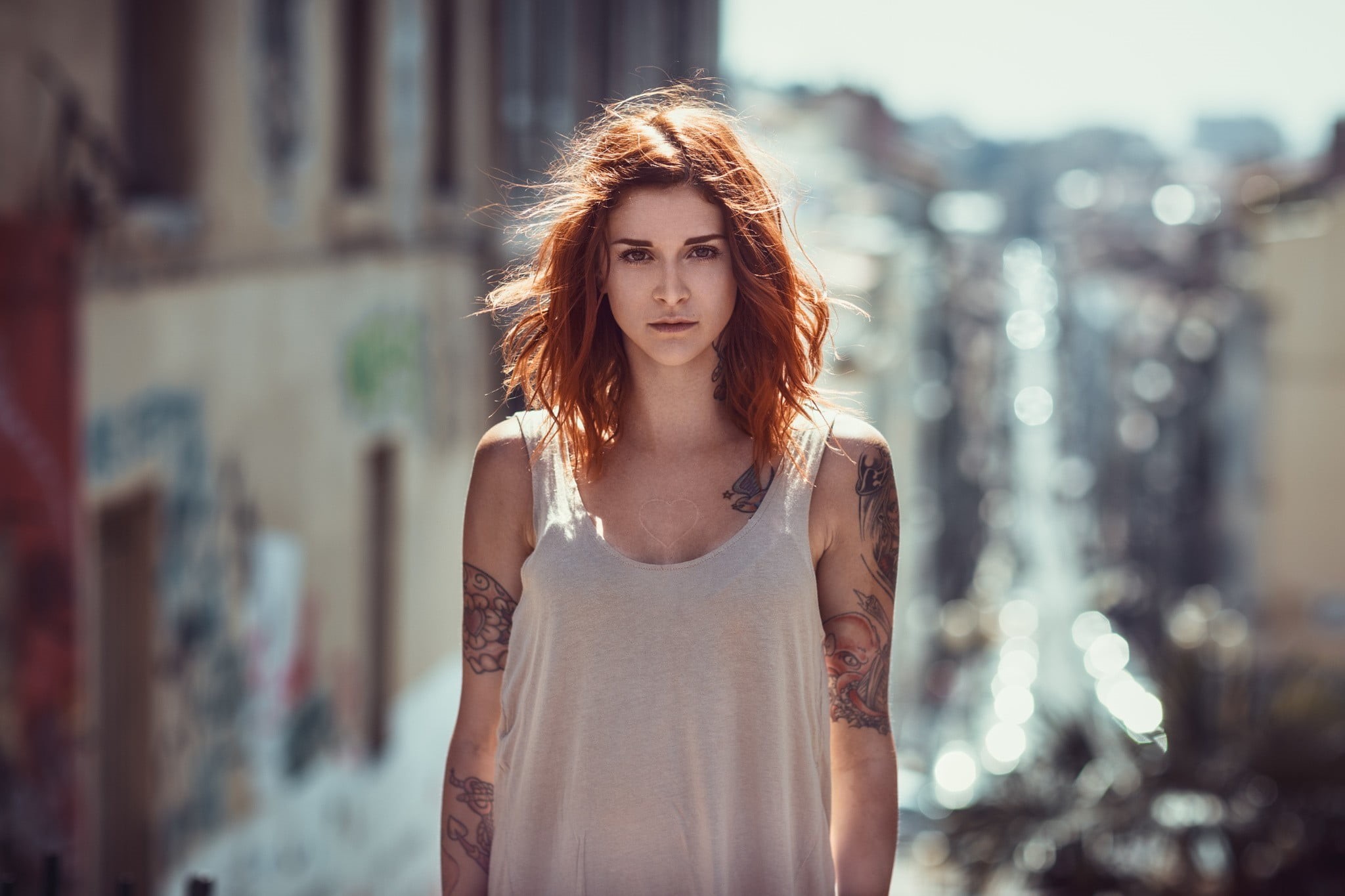 modern, city, outdoors, top, only Women, hairstyle, street, confidence, candid, shallow, copy Space, beauty, women, front view, relaxation, focus, casual Clothing, HD Wallpaper