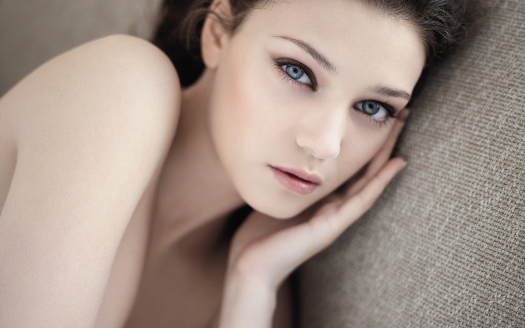 720P, open mouth, eyes, portrait, blue eyes, women, looking at viewer, bare shoulders, face, blurred, brunette, HD Wallpaper