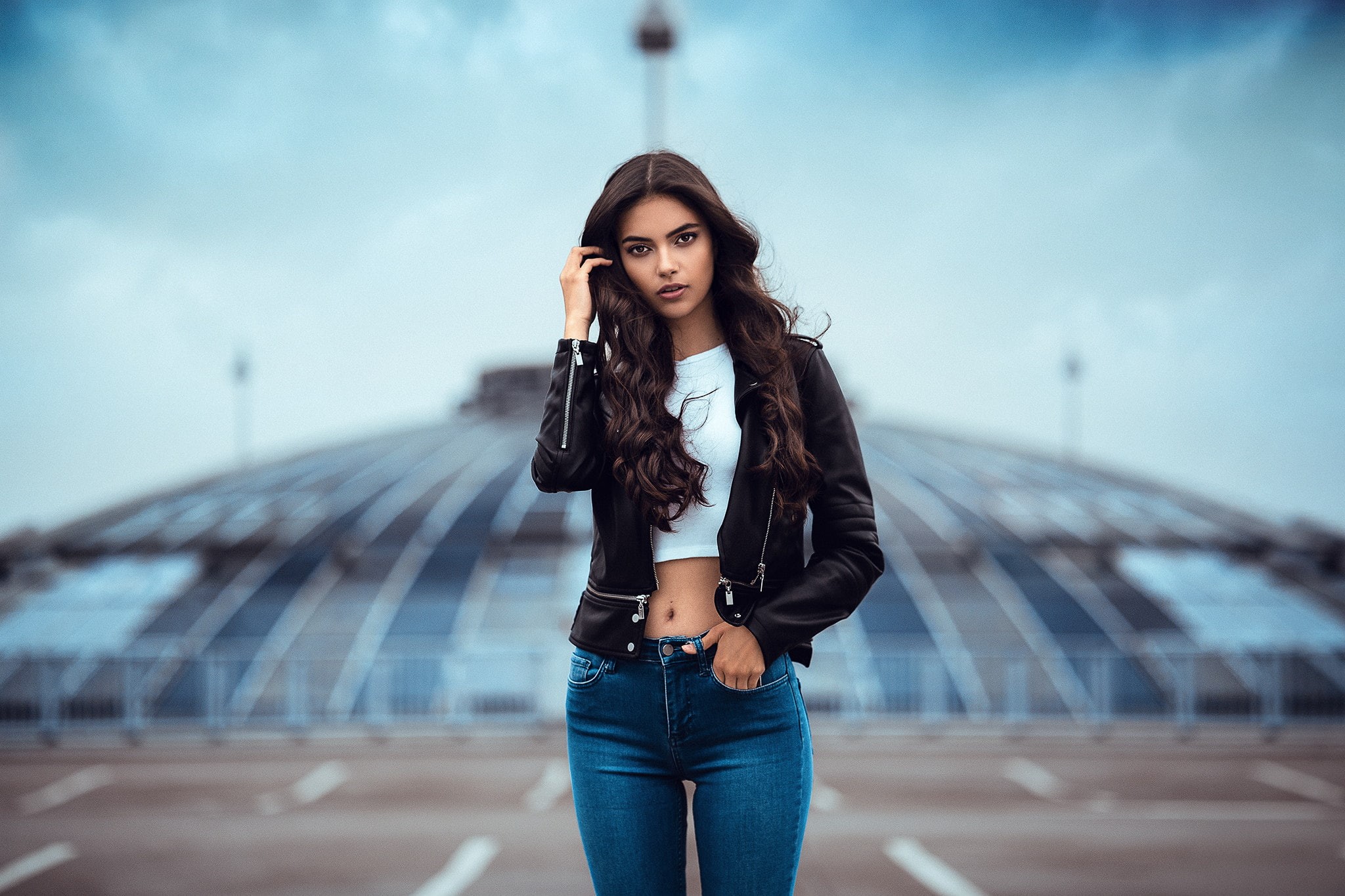 belly, 1080P, portrait, women outdoors, Laura Theresa, women, navels, leather jackets, the gap, jeans, Anatoli Oskin, HD Wallpaper