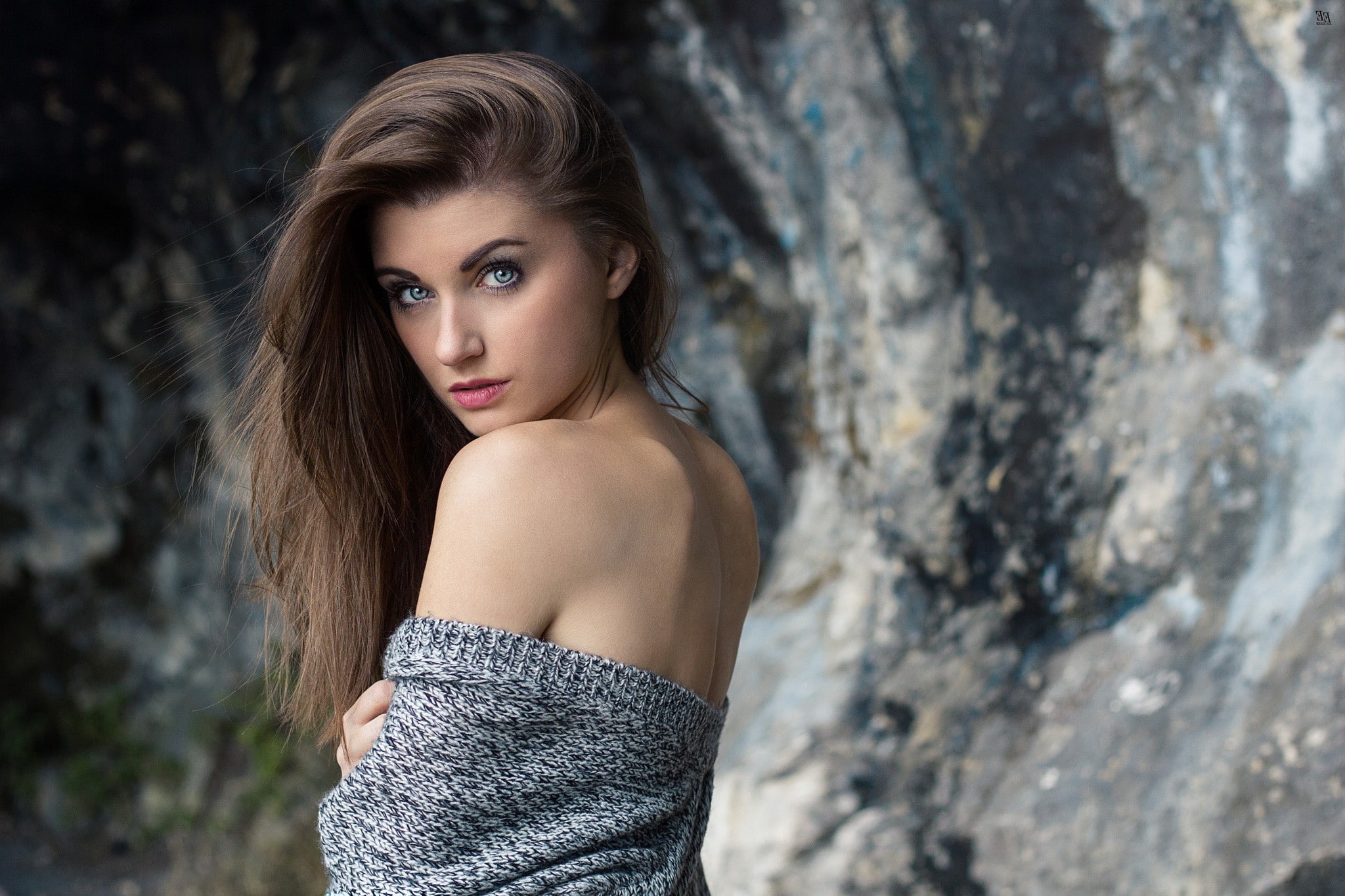 1080P, eric elger women long hair wavy hair bare shoulders looking at viewer women outdoors face blonde model back blue eyes sweater depth of field, HD Wallpaper