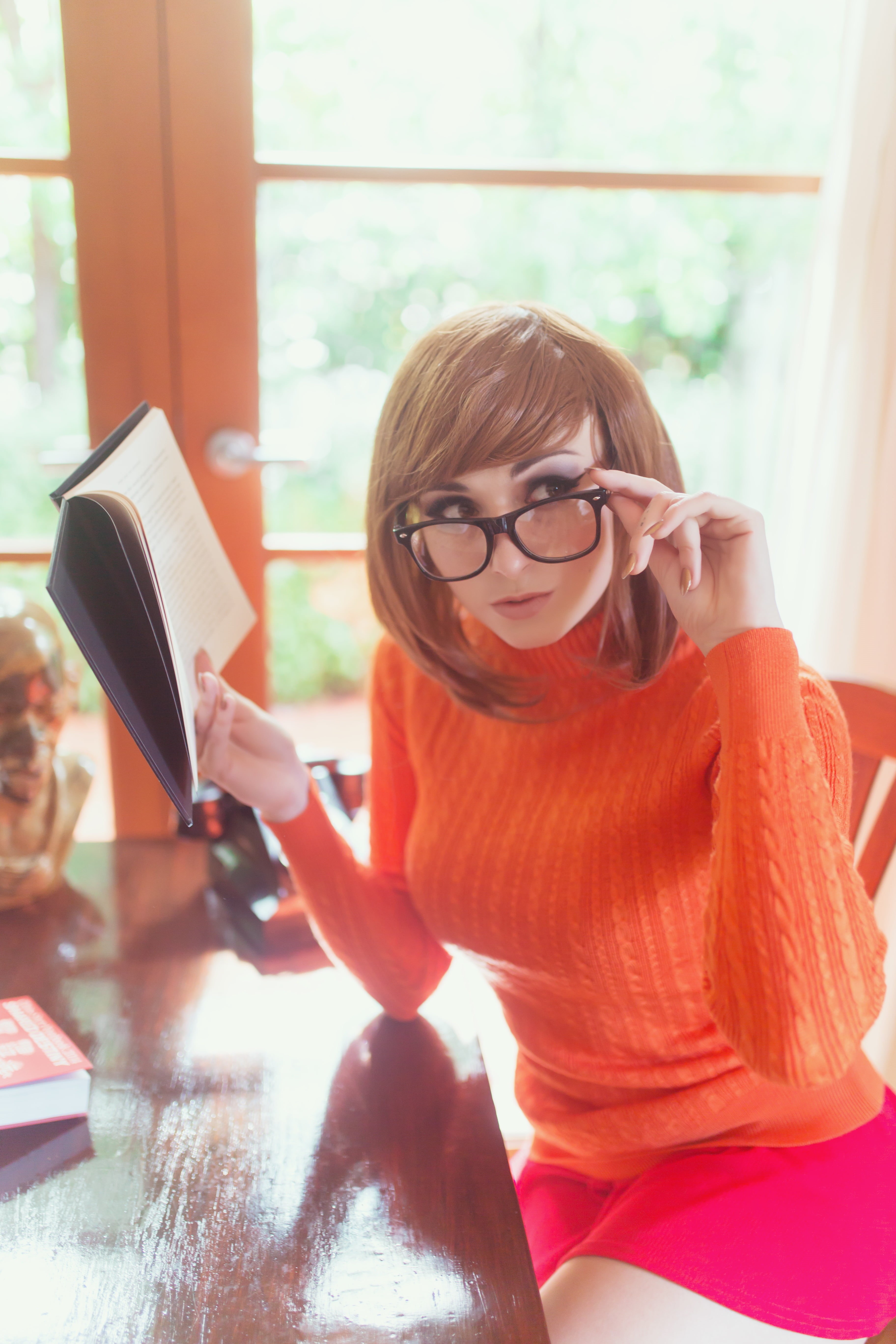 indoors, lifestyles, women indoors, women, hairstyle, adult, blond hair, eyeglasses, miniskirt, 5K, front view, glasses, day, hair, cosplay, waist up, Phone HD Wallpaper