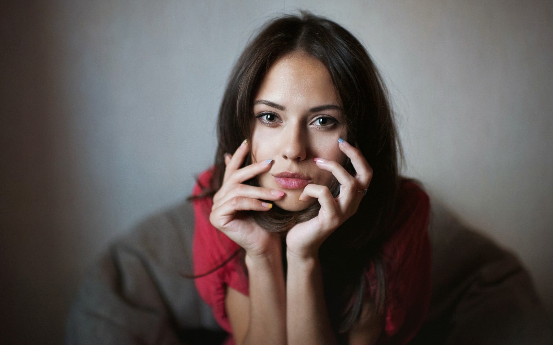 looking at camera, indoors, face, front view, one person, head in hands, contemplation, 500px, hand, portrait, emotion, body part, beautiful woman, young adult, HD Wallpaper
