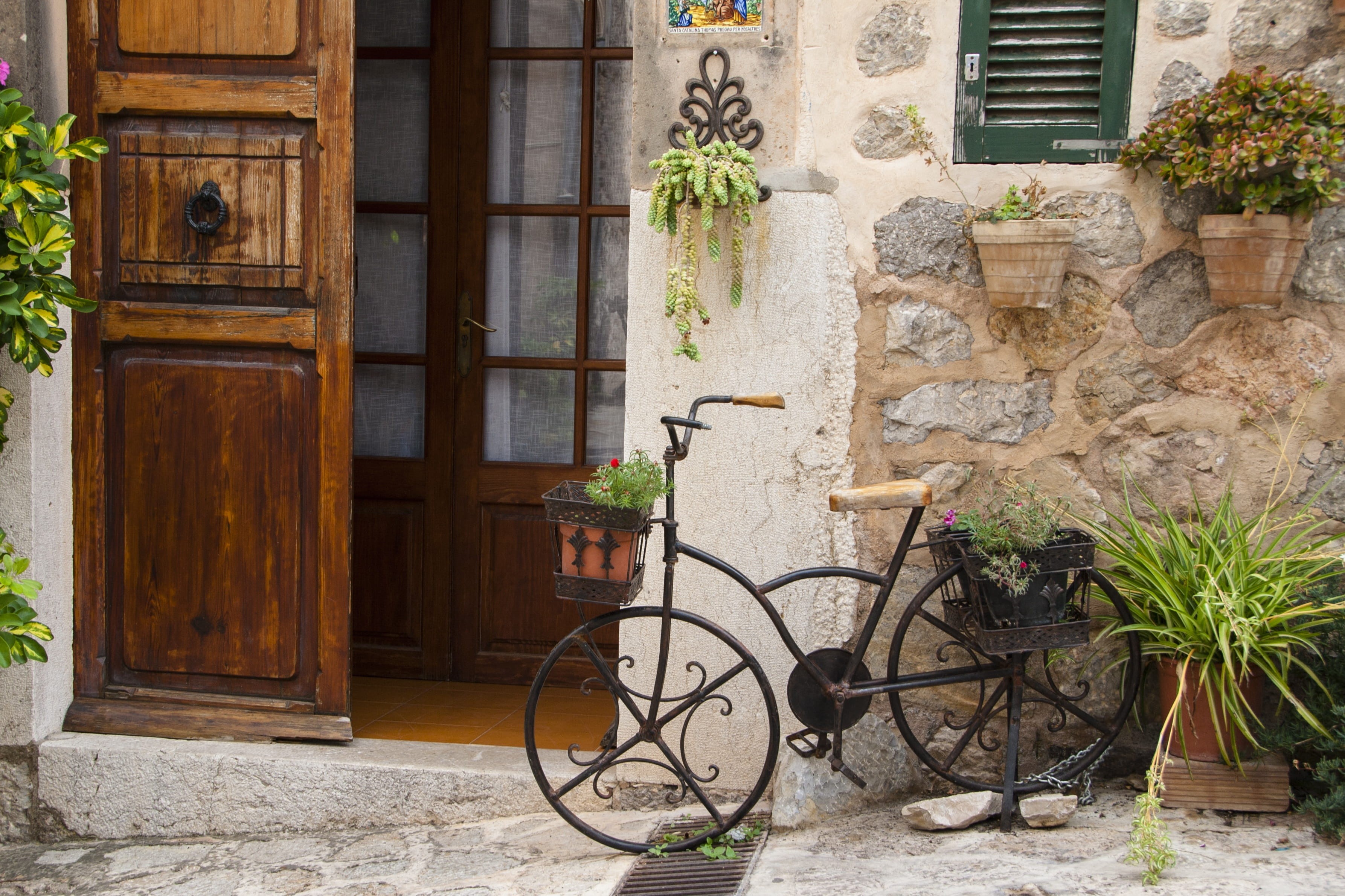 bicycle, nature, 2K, wheel, door, house, architecture, transportation, parked, building, Plant, Valldemossa, wood - material, stone material, residential district, HD Wallpaper