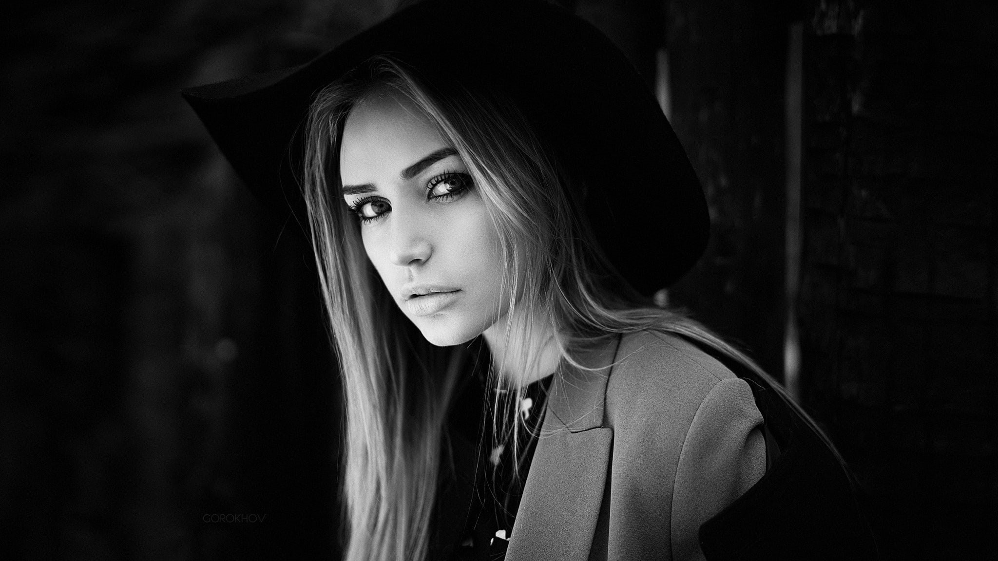 hair, 1080P, Mary Jane, coats, women, beautiful woman, beauty, adult, long hair, sadness, headshot, solitude, dark, monochrome, portrait, young adult, HD Wallpaper