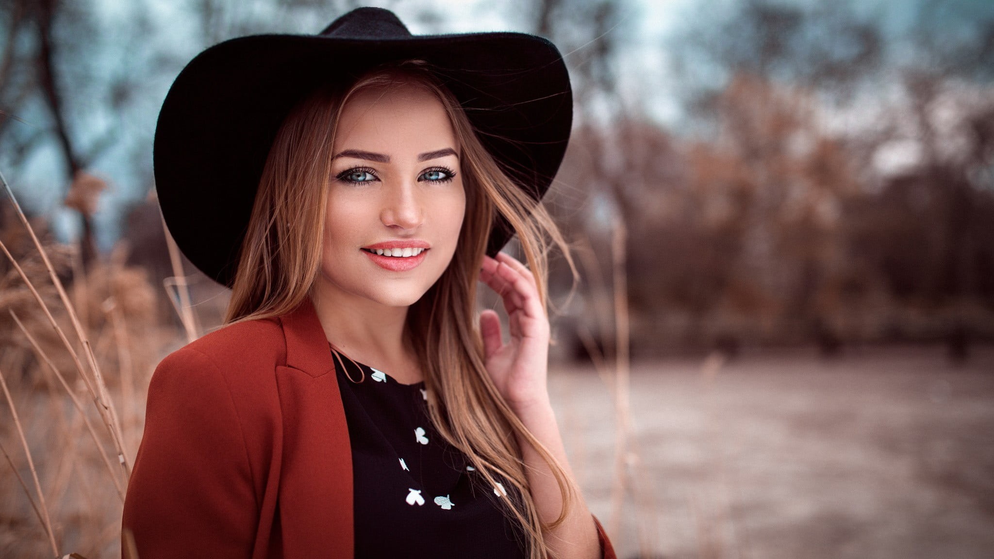 looking at viewer, headshot, blonde, beautiful woman, young women, beautiful people, hat, 1080P, blue eyes, clothing, brown hair, contemplation, model, HD Wallpaper
