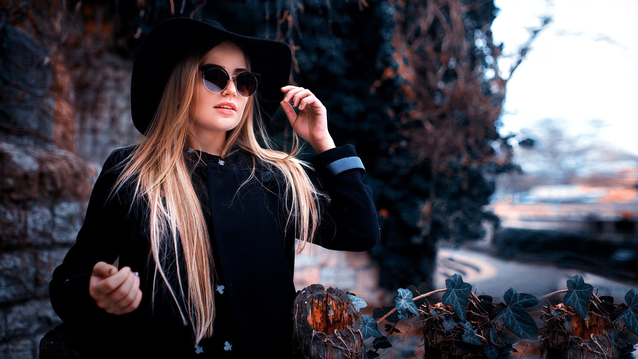 front view, women outdoors, real people, sunglasses, women with shades, Peter Paszternak, lifestyles, women with glasses, outdoors, 1080P, young women, HD Wallpaper
