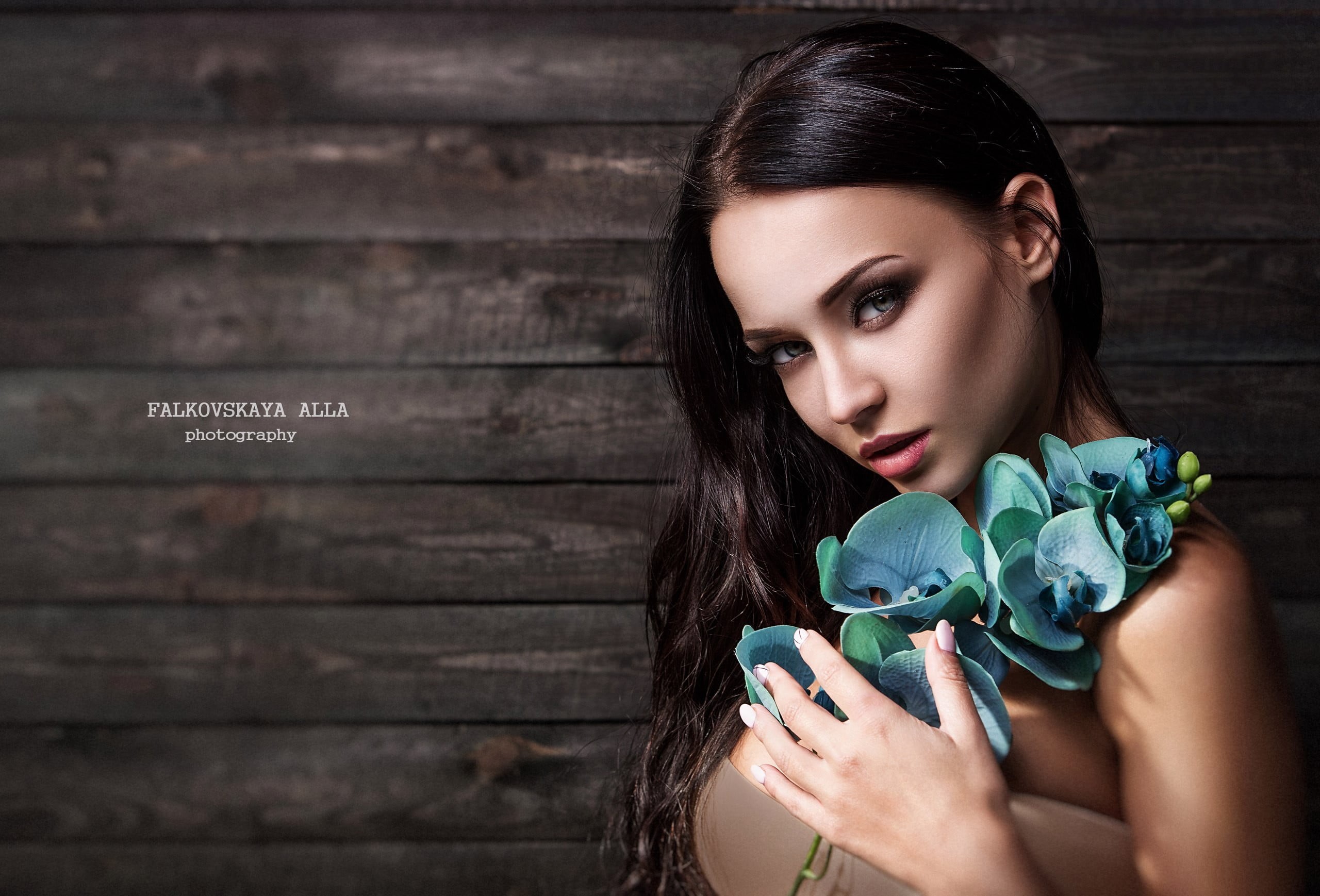 fashion, headshot, human body part, beauty, beautiful woman, beautiful people, hairstyle, brunette, young women, Alla Falkovskaya, holding, wood - material, HD Wallpaper