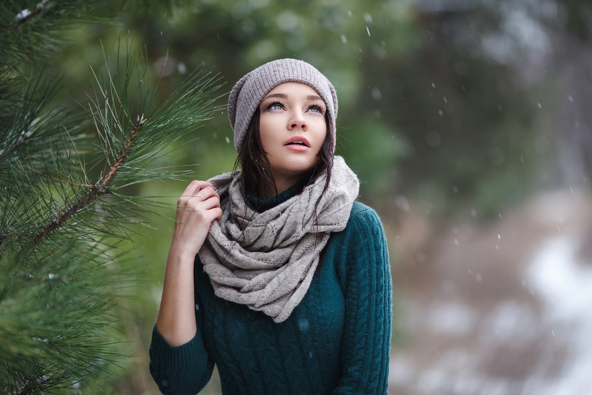 hairstyle, beautiful woman, snowing, women, depth of field, young adult, focus on foreground, contemplation, 1080P, clothing, hat, young women, lifestyles, HD Wallpaper