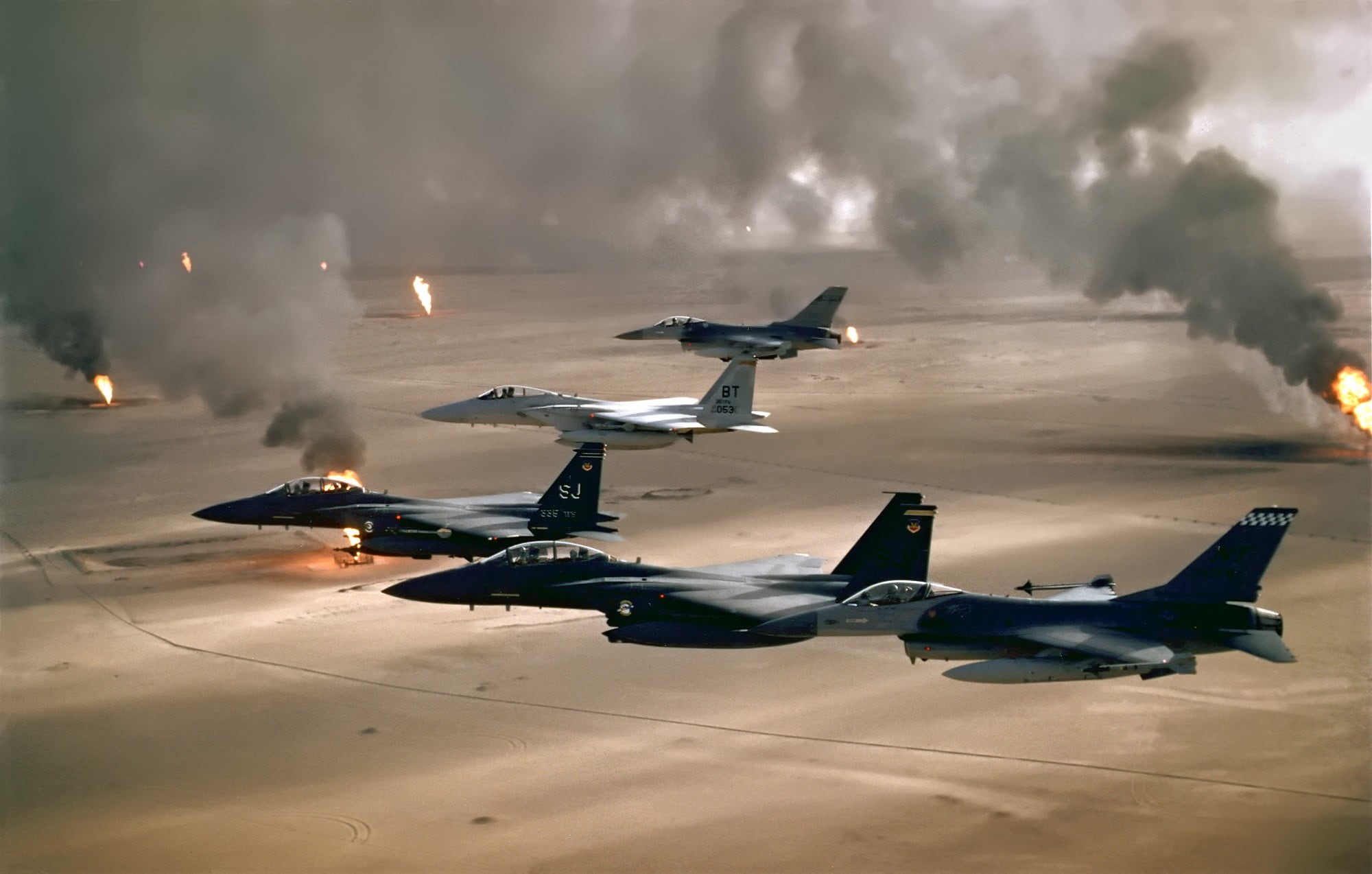 explosive, transportation, war, cloud - sky, on the move, no people, aerospace industry, Kuwait, day, air force, General Dynamics F-16 Fighting Falcon, HD Wallpaper