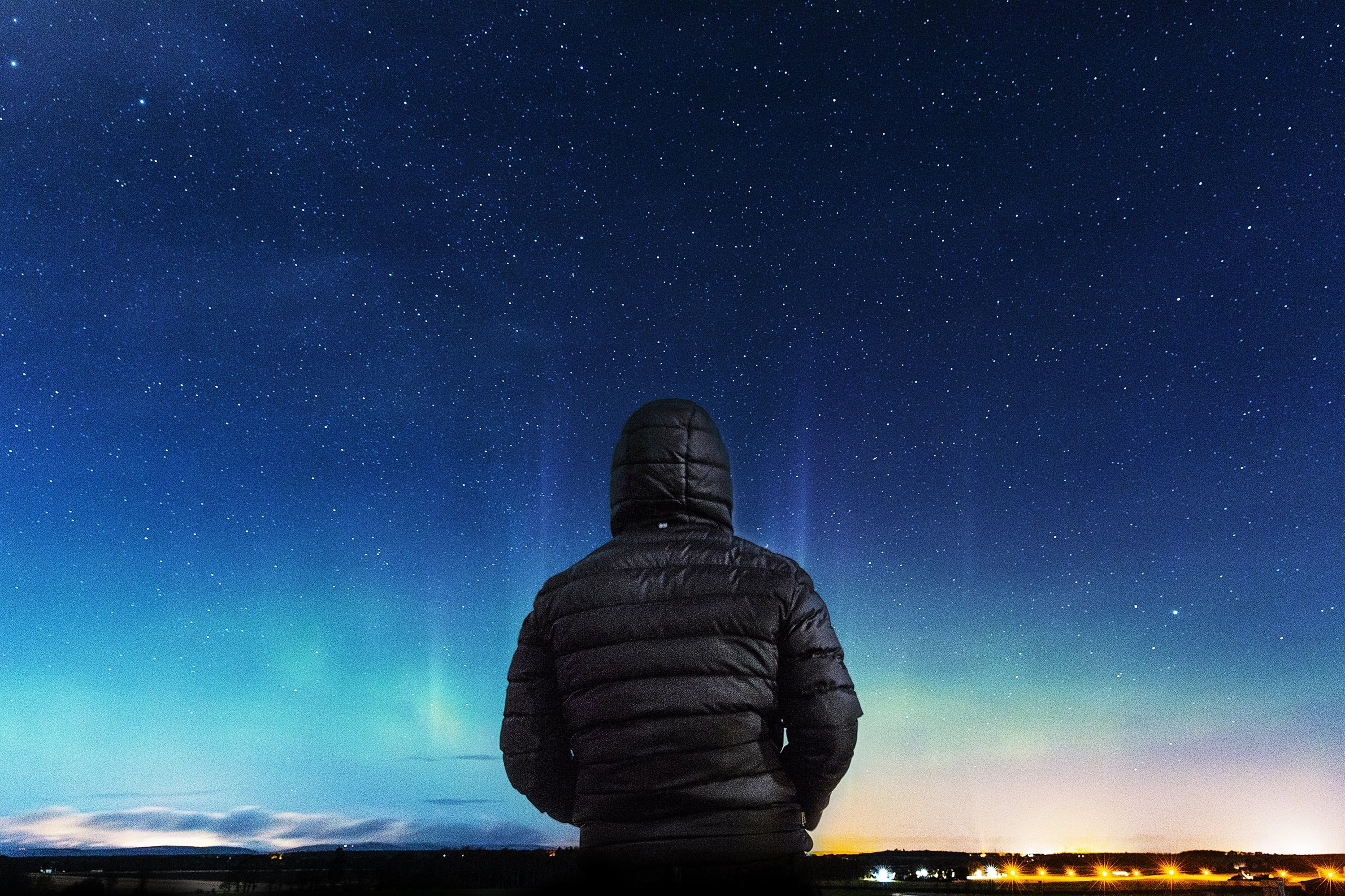 rear view, people, aurora, stars, sky, astronomy, illuminated, lights, dark, sea, guy, scenics - nature, statue, star field, 2K, sculpture, galaxy, beauty in nature, HD Wallpaper