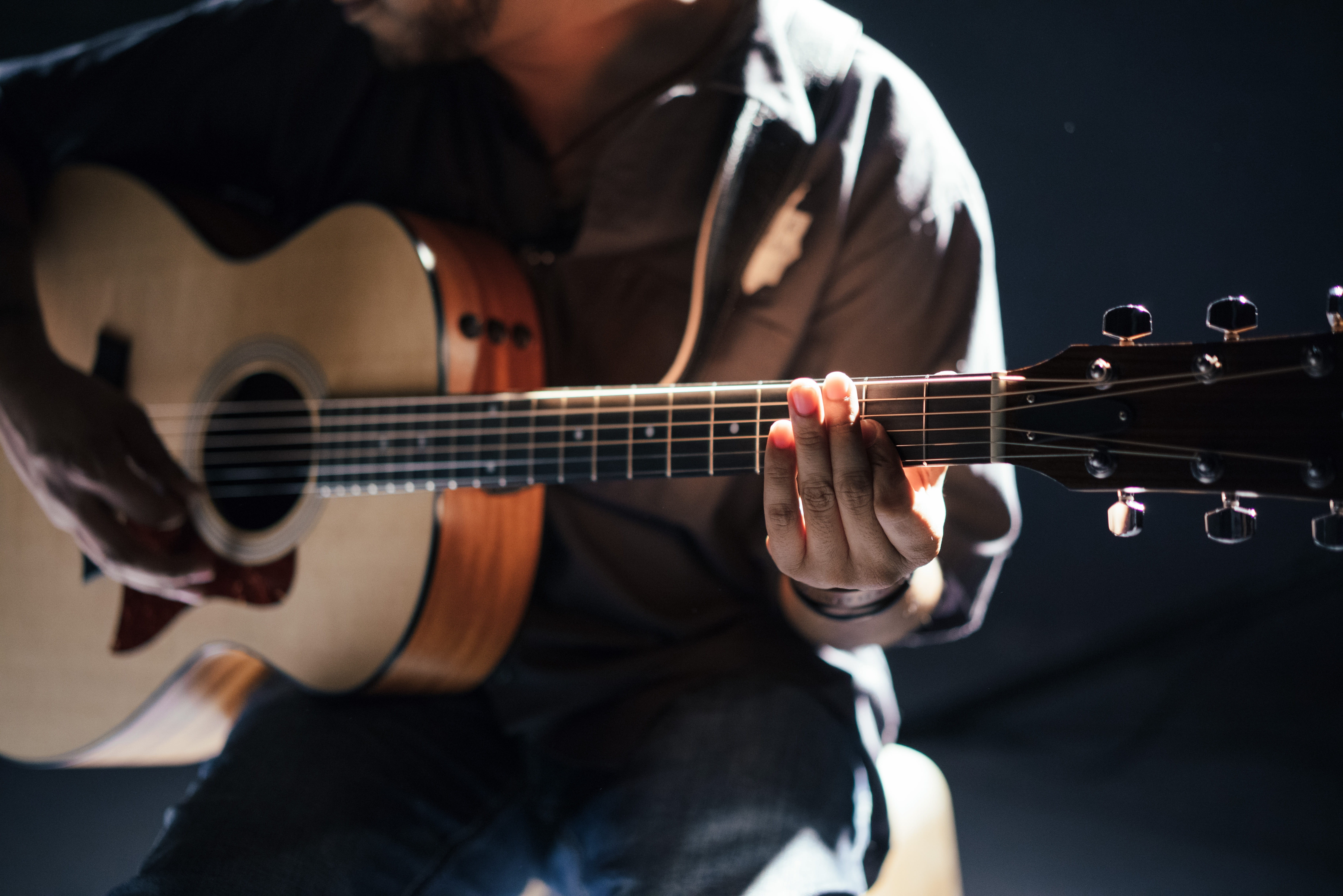 one person, performance, music, musical instrument, finger, human hand, sitting, band, midsection, plucking an instrument, acoustic guitar, guitarist, person, HD Wallpaper