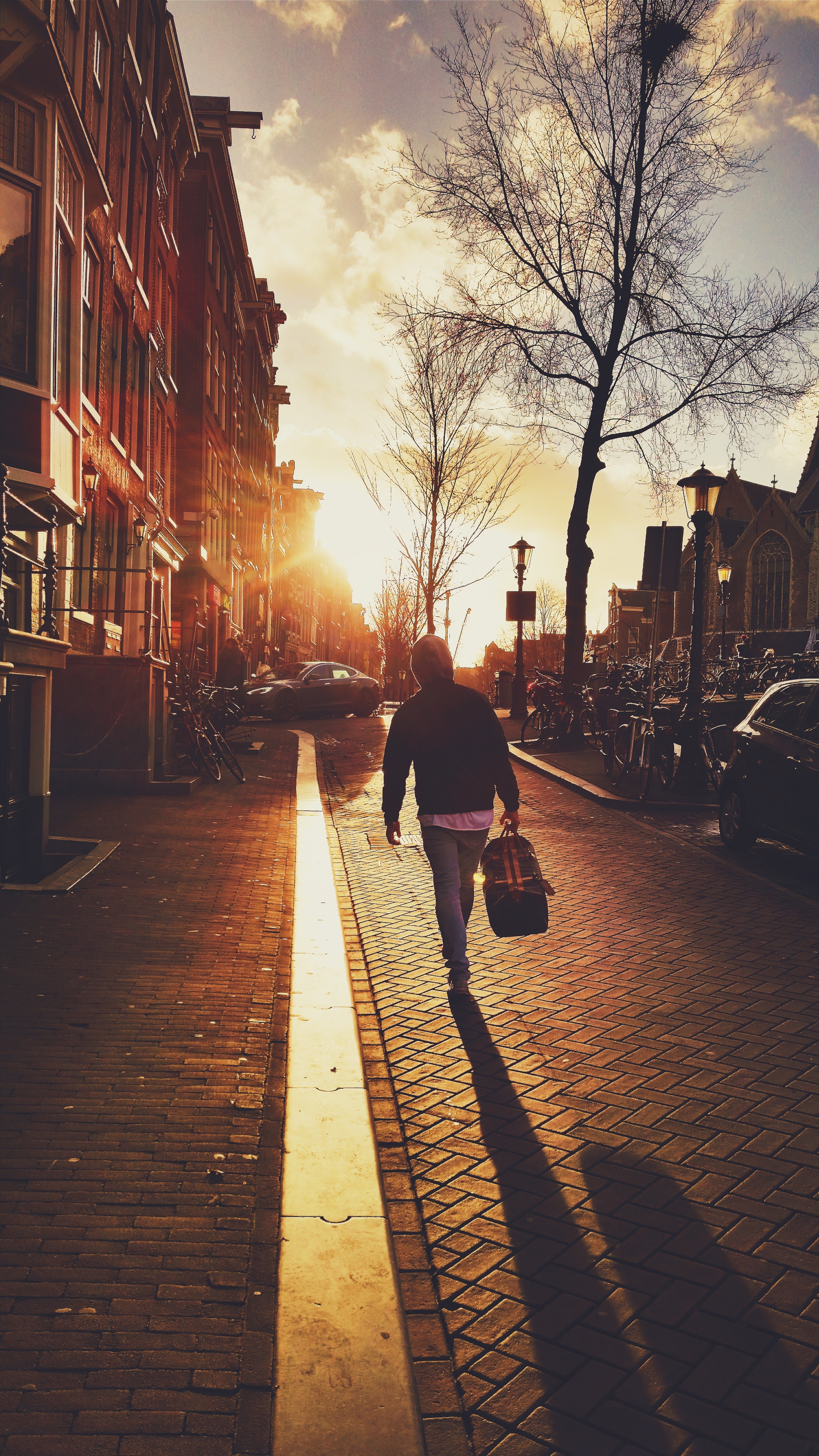 reflection, sunlight, life, carrying, discover, sky, belonging, active, male, 5K, explore, full length, brisk, traveler, people, architecture, black, outdoors, Phone HD Wallpaper