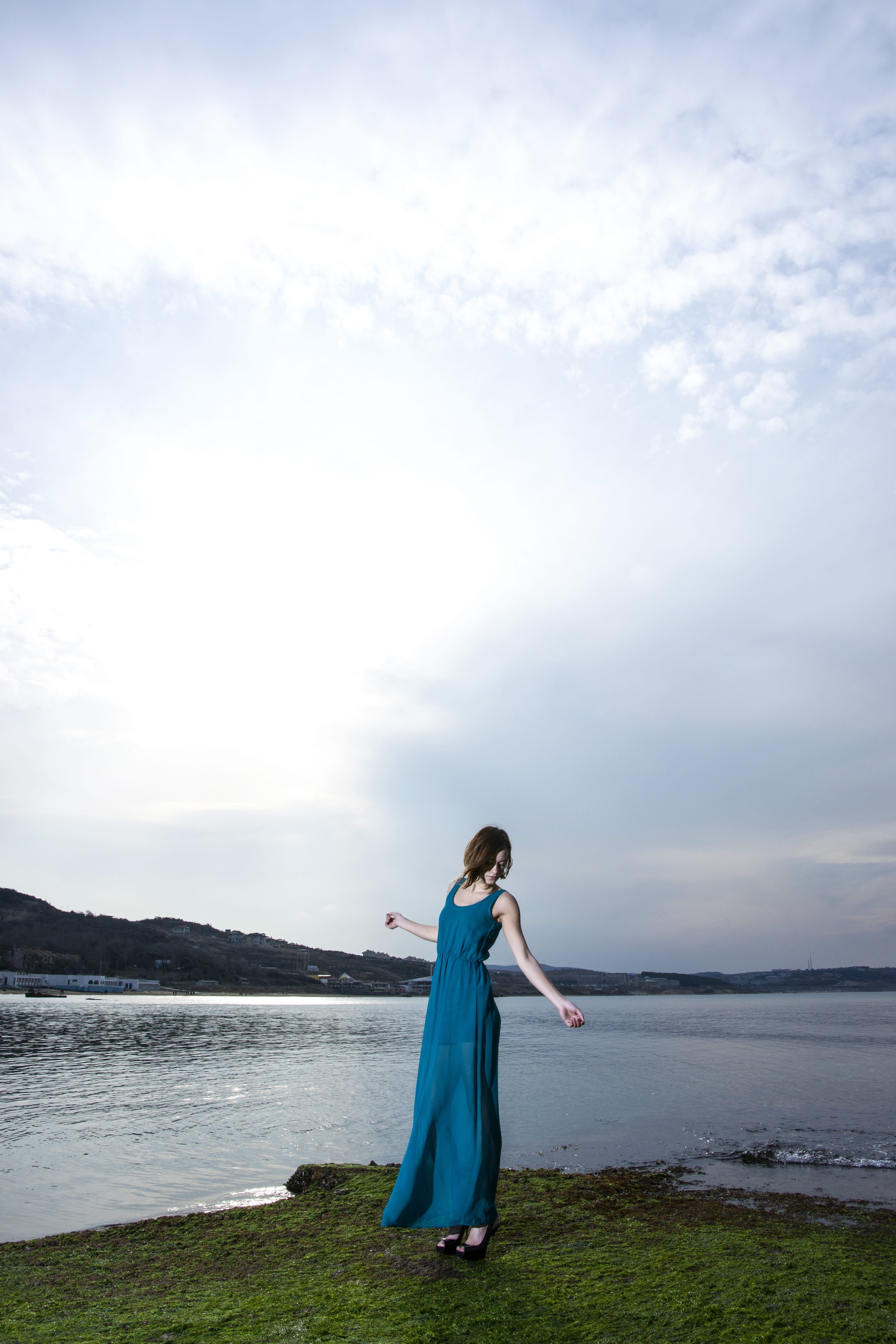 fashion, blue, females, body, Clothes, sea, scenics - nature, human arm, young adult, adult, portrait, beauty, Blue, green, exposure, real people, cloud - sky, Phone HD Wallpaper
