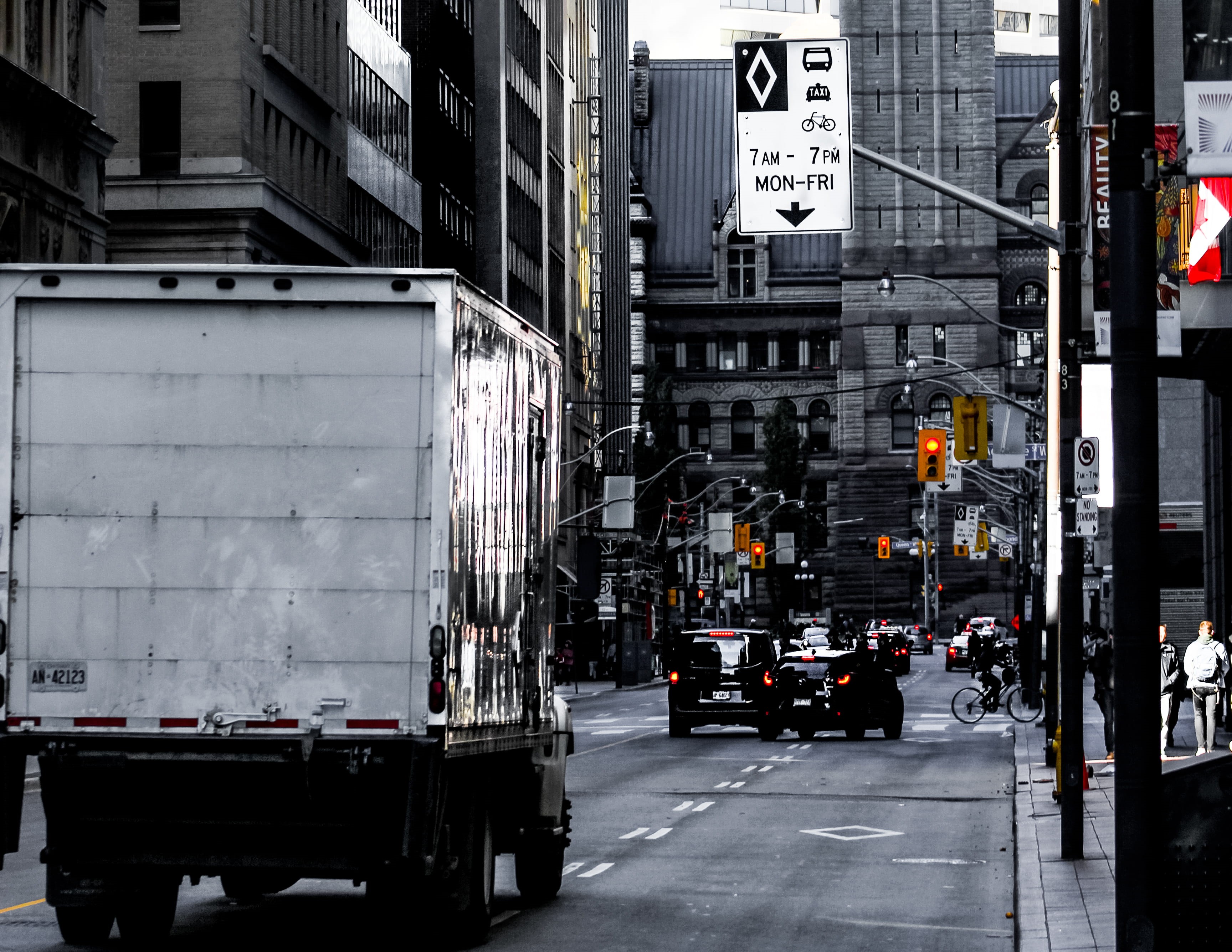 streetphotography, architecture, urban, transportation, calle, incidental people, toward, exploretoronto, mode of transportation, delivery, communication, HD Wallpaper
