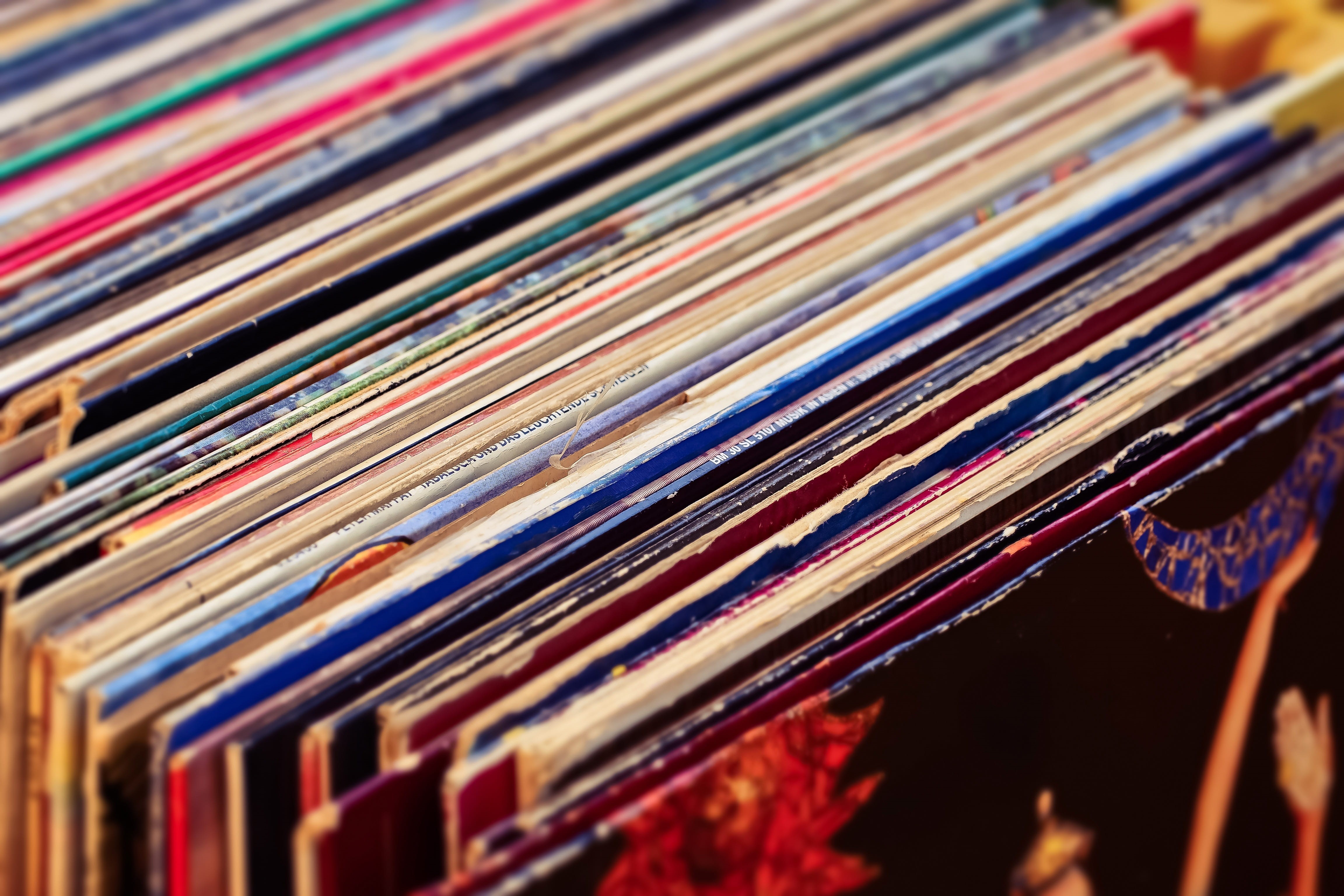 arts culture and entertainment, multi colored, melody, music, in a row, background, sound, pattern, old, texture, craft, still life, no people, 4K, listen, HD Wallpaper