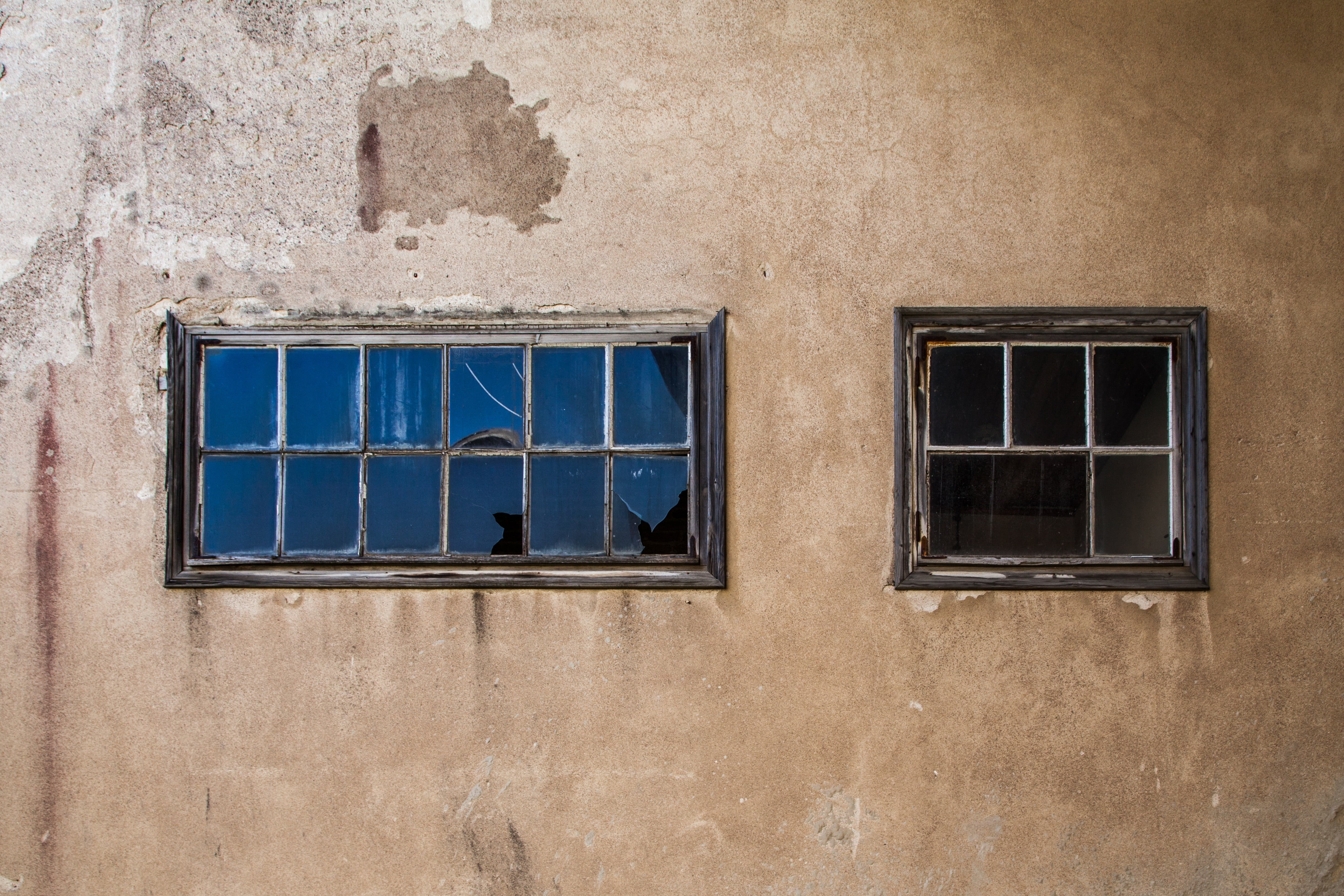 backgrounds, old, material, reflection, low angle view, structure, window, brick, vehicle, urban, vintage, built structure, weathered, architecture, empty, HD Wallpaper