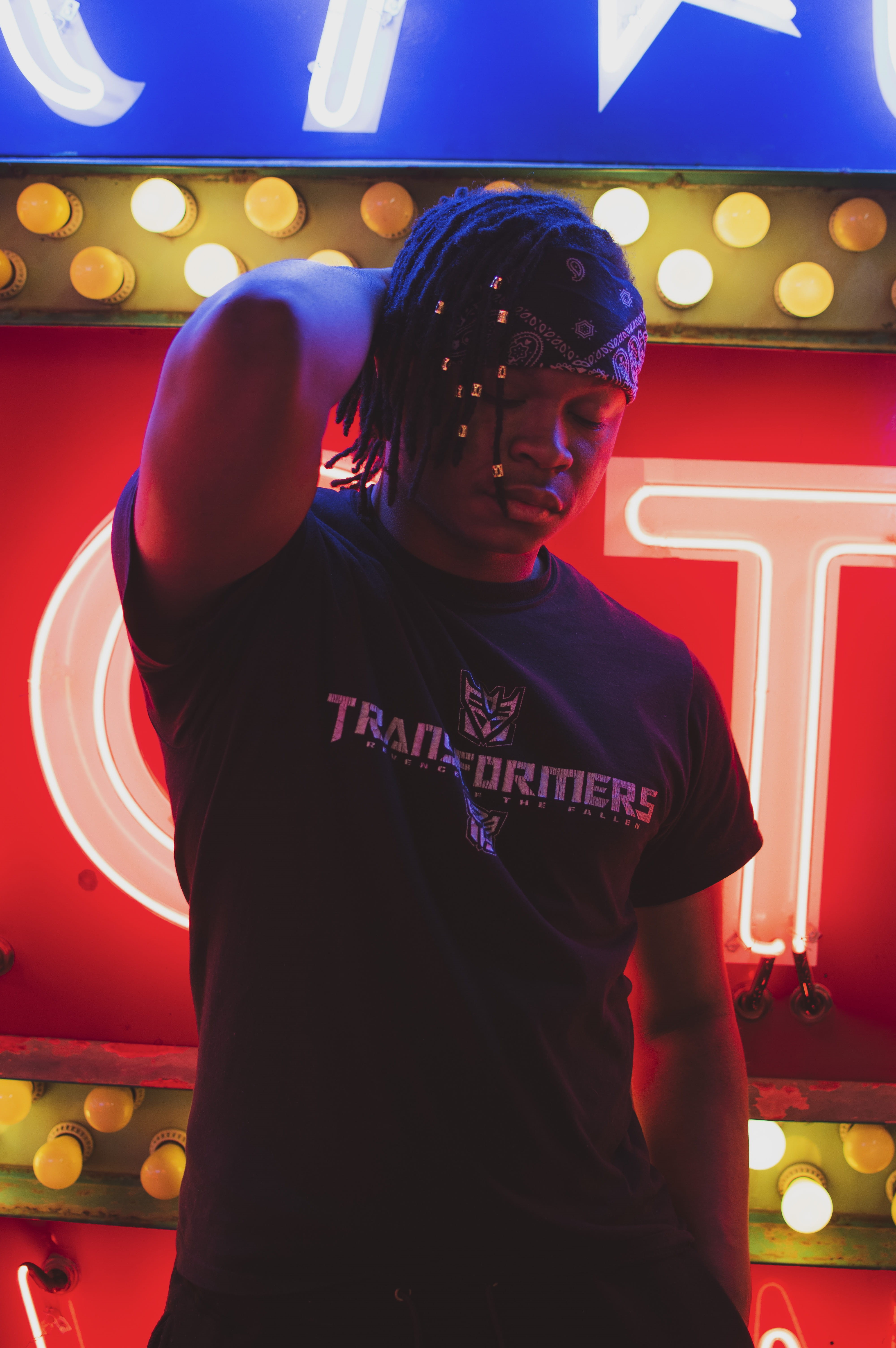 party, illuminated, festival, lighting equipment, rap, black shirt, hairstyle, standing, black, lifestyles, real people, braided hair, three quarter length, Phone HD Wallpaper