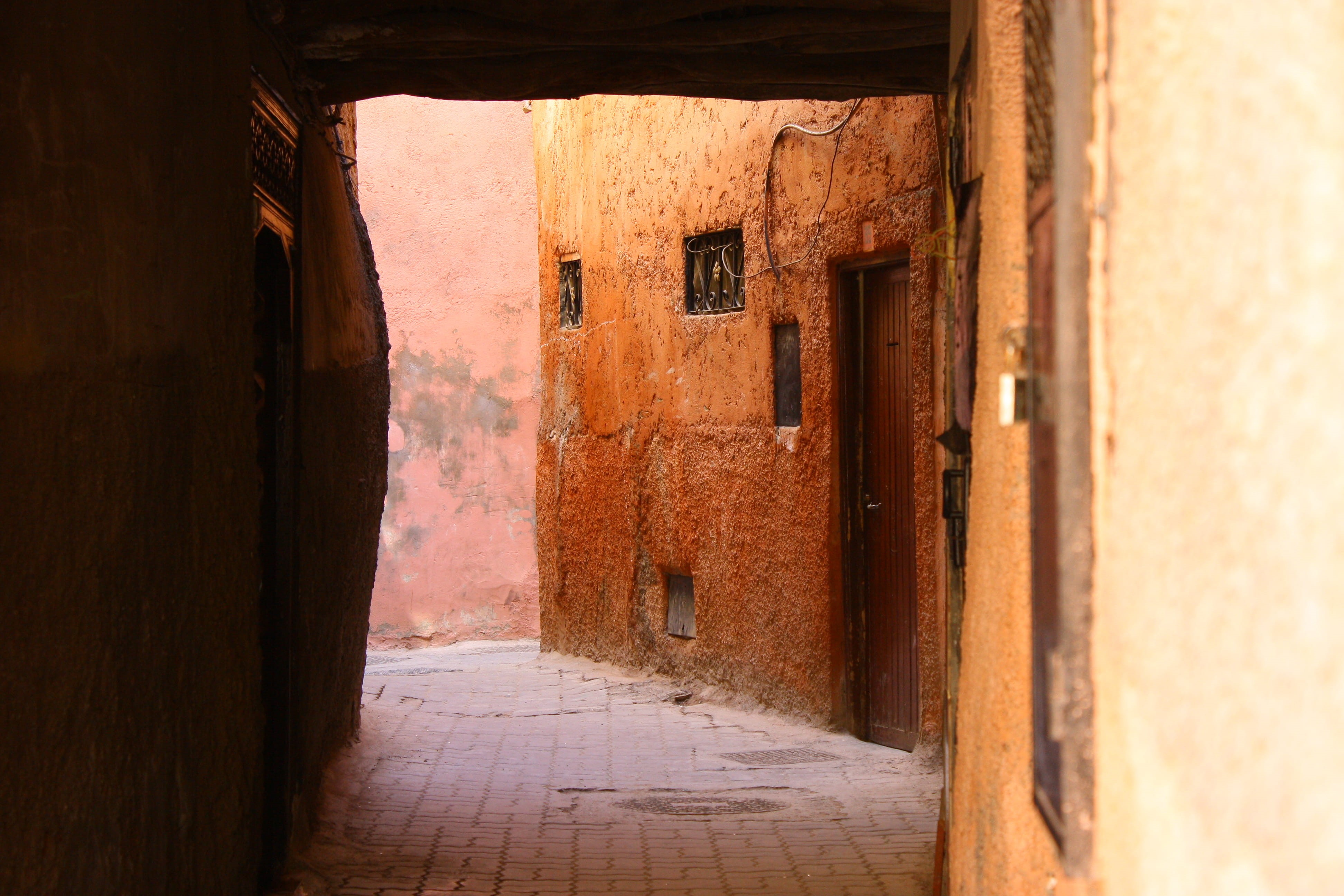 nature, marrakesh, wall - building feature, no people, sunlight, streets, direction, the way forward, wood - material, marrakech, residential district, HD Wallpaper