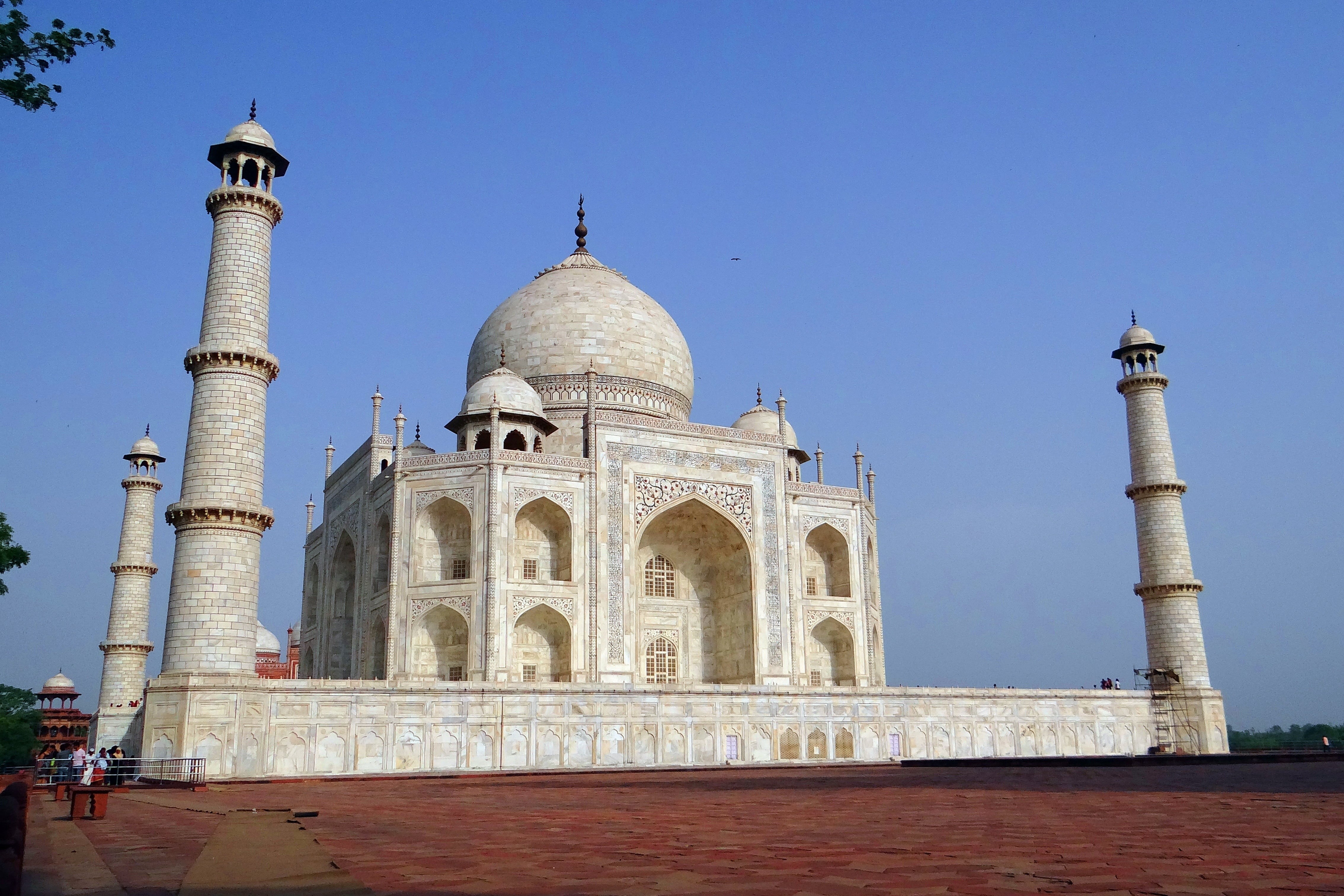 mughals, white, uttar Pradesh, 4K, tourism, building exterior, sky, taj Mahal, travel, built structure, monument, the past, famous Place, minaret, tomb, HD Wallpaper