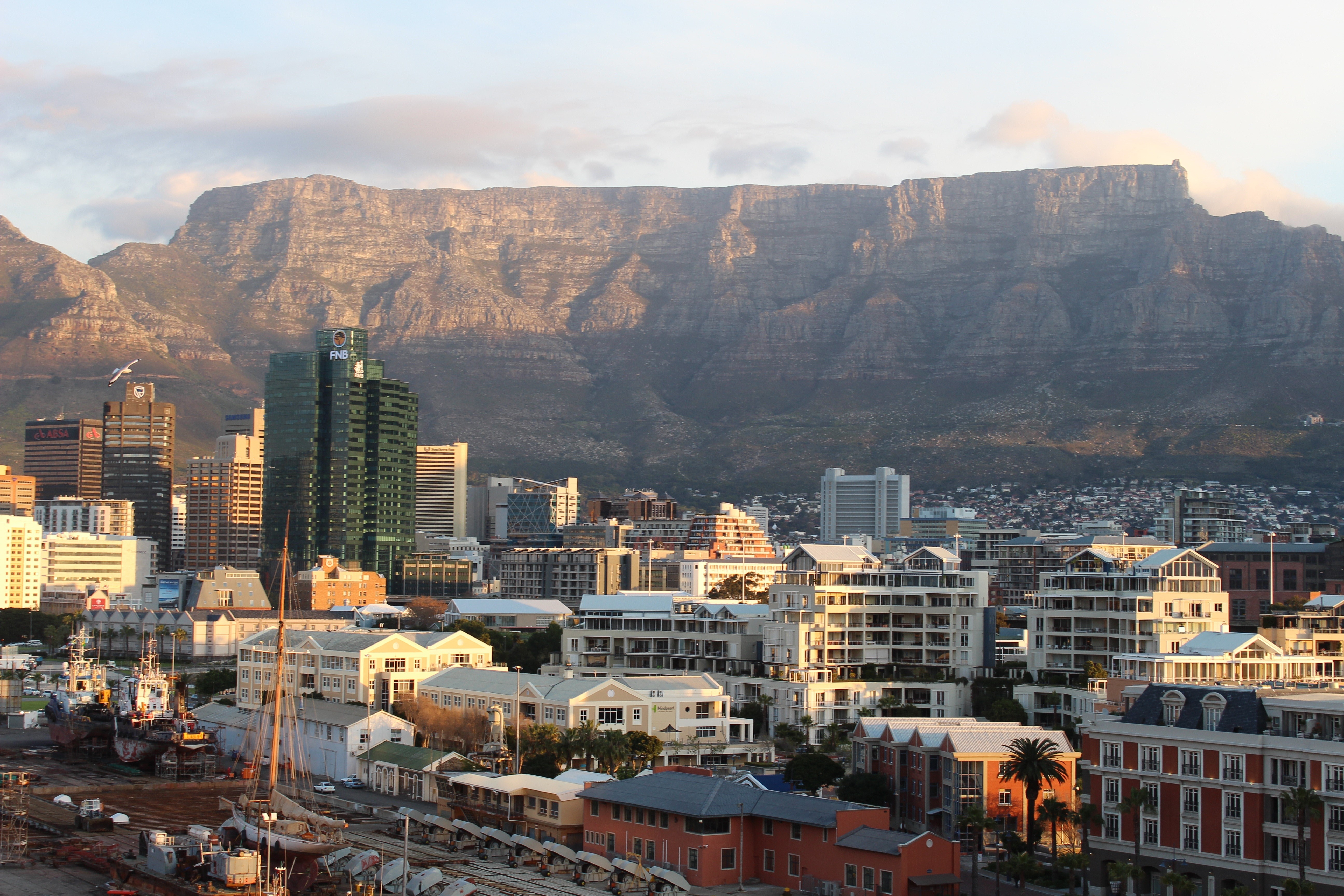skyscraper, table mountain, nature, apartment, cape town, building exterior, mountain, office building exterior, travel destinations, 5K, sunlight, south africa, HD Wallpaper